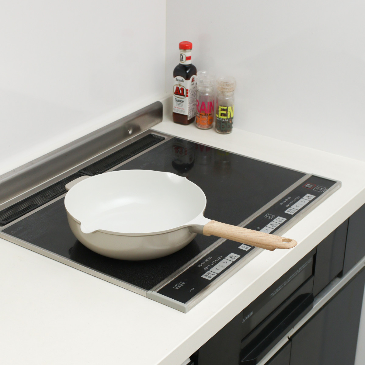 サーモス フライパン 26cm 深型 IH対応セラプロテクト セラミック マルチパン ( THERMOS ガス火対応 片手鍋 炒め鍋 セラミック加工 軽い 軽量 丈夫 長持ち PFOA&PFOSフリー セラプロテクトコート グレージュ 木目調ハンドル )