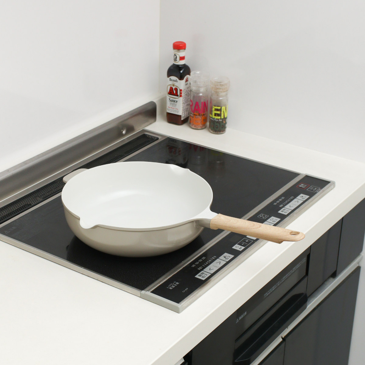 サーモス フライパン 28cm 深型 IH対応セラプロテクト セラミック マルチパン ( THERMOS ガス火対応 片手鍋 炒め鍋 セラミック加工 軽い 軽量 丈夫 長持ち PFOA&PFOSフリー セラプロテクトコート グレージュ 木目調ハンドル )