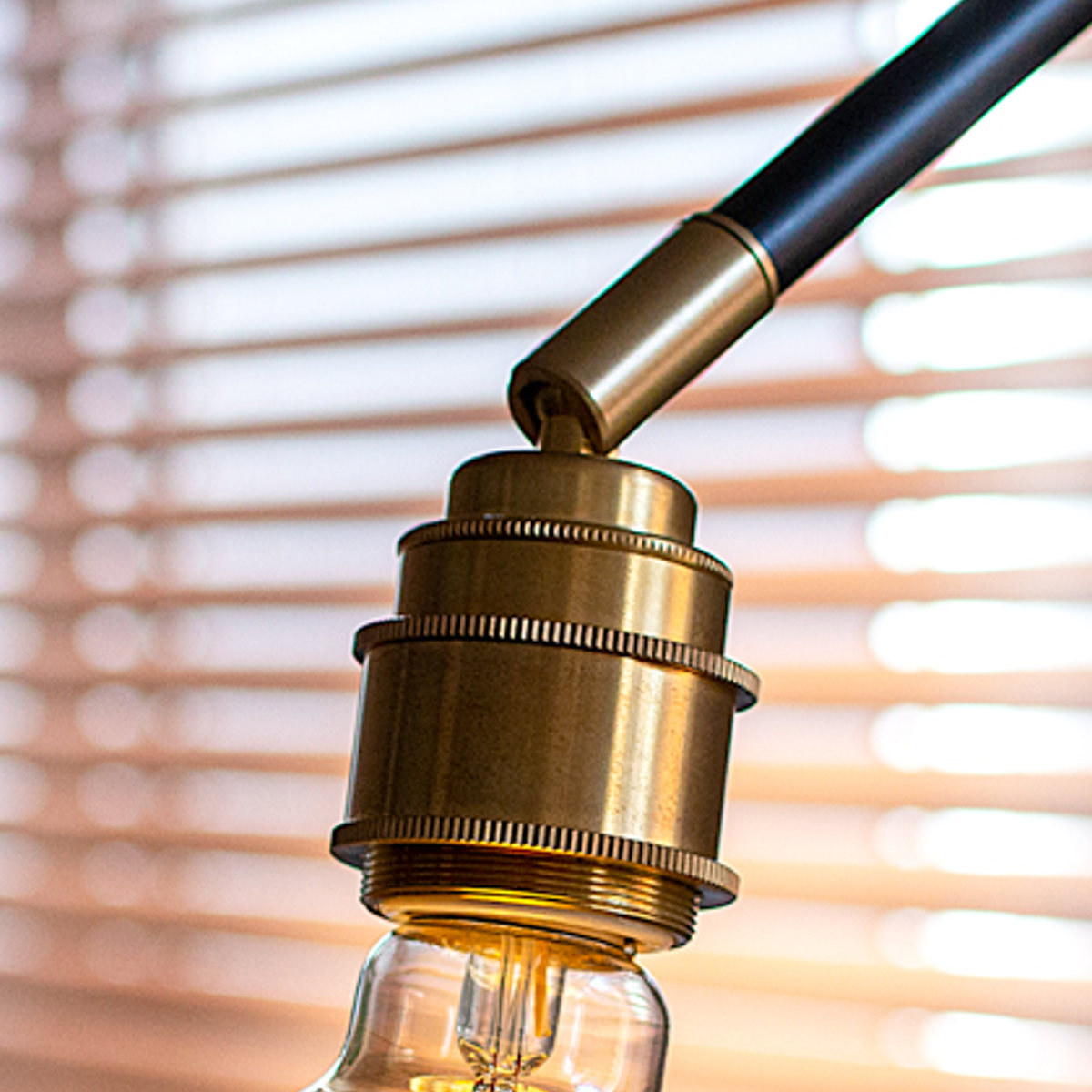 ウォールライト 1灯 LED電球付き DECKS アームウォールHALF 間接照明 gram eight グラムエイト ( ブラケットライト 壁掛け照明 階段照明 玄関ライト シンプル 廊下 キッチン リビング 壁掛け 壁面照明 無骨 スイッチ式 電球付き ) 【ボール球】 ボール球