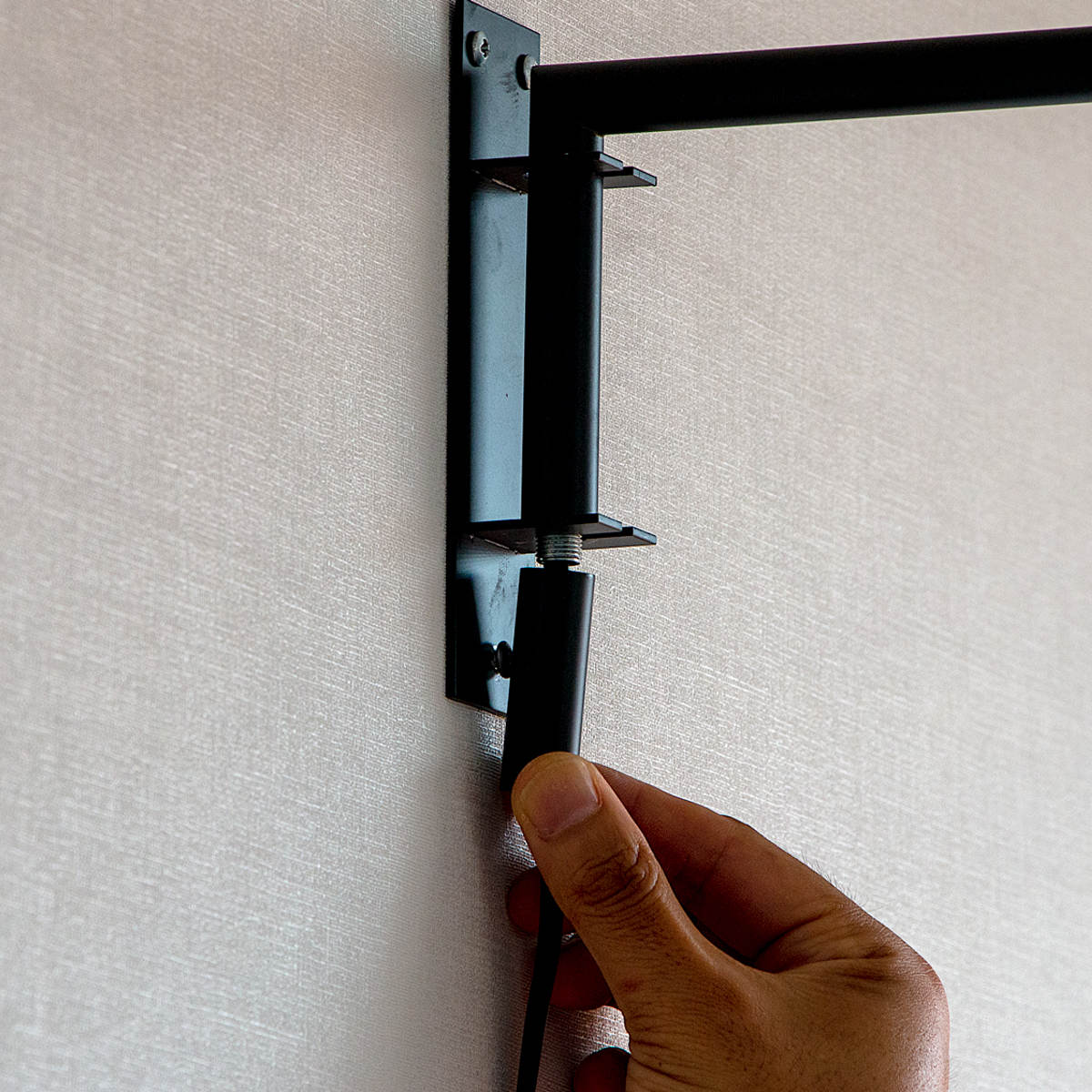 ウォールライト 1灯 LED電球付き DECKS アームウォールHALF 間接照明 gram eight グラムエイト ( ブラケットライト 壁掛け照明 階段照明 玄関ライト シンプル 廊下 キッチン リビング 壁掛け 壁面照明 無骨 スイッチ式 電球付き ) 【ボール球】 ボール球