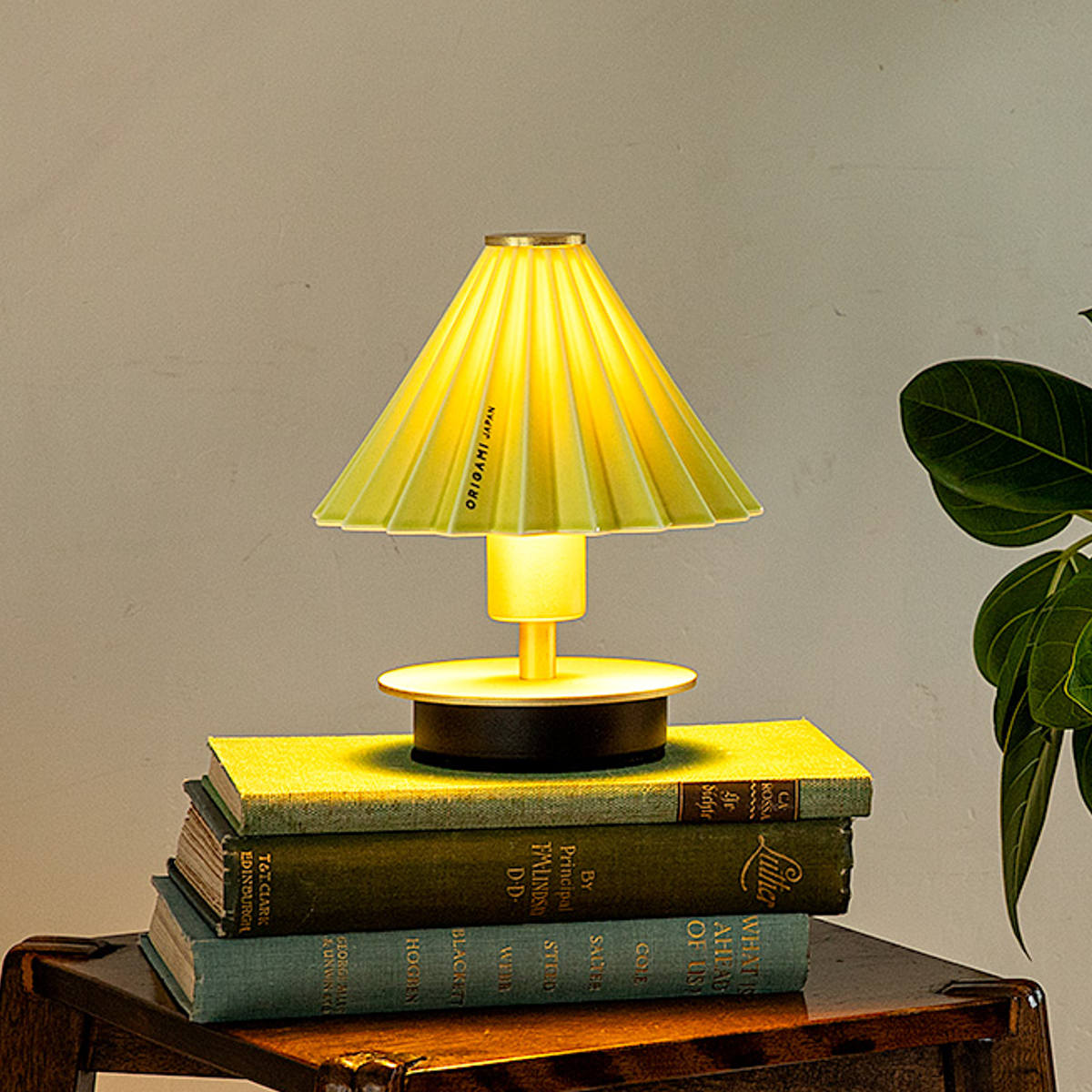 テーブルランプ ミニ LED電球付き ORIGAMI LAMP オリガミランプ 壁掛け可 gram eight グラムエイト ( ポータブルランプ コードレス 間接照明 卓上 PORTABLE ドリッパー ポータブルライト LED 充電プラグ付 卓上ライト ) 【マットピンク】 マットピンク