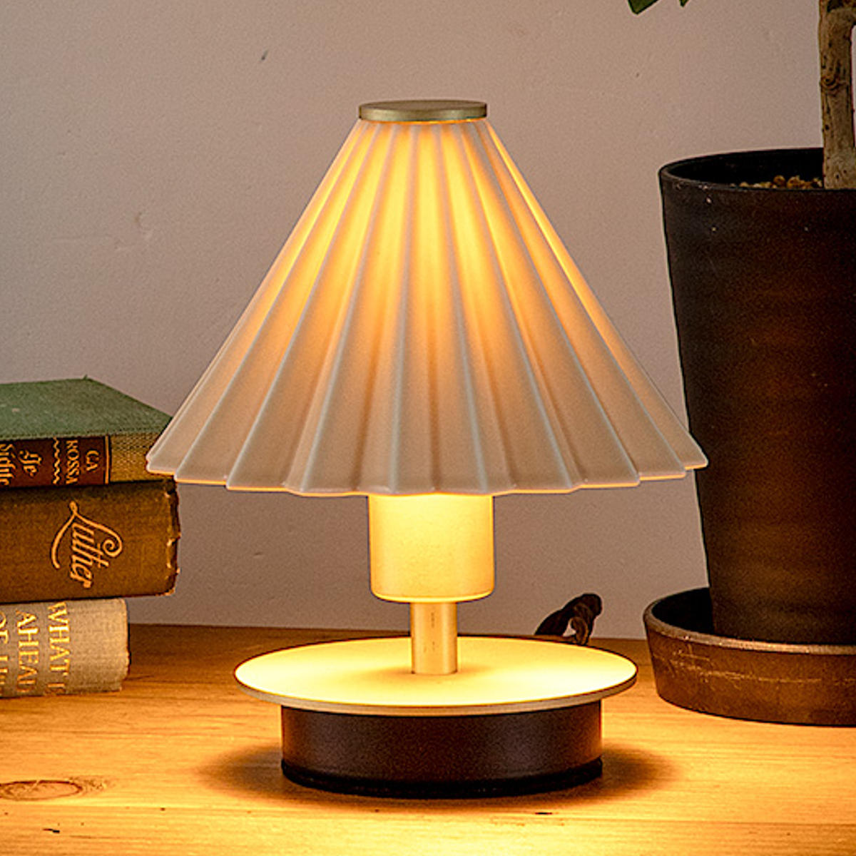 テーブルランプ ミニ LED電球付き ORIGAMI LAMP オリガミランプ 壁掛け可 gram eight グラムエイト ( ポータブルランプ コードレス 間接照明 卓上 PORTABLE ドリッパー ポータブルライト LED 充電プラグ付 卓上ライト ) 【マットピンク】 マットピンク