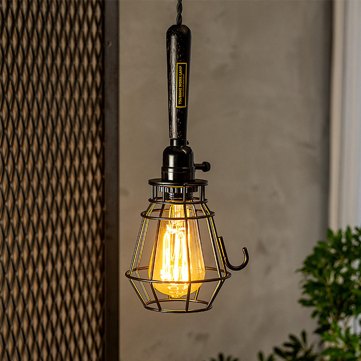 ペンダントライト 1灯 LED対応 ツバメ ワークランプ 引掛けシーリングタイプ gram eight グラムエイト ( ワイヤーランプ 照明 LED 引っ掛けシーリング 無骨 新潟 燕市 職人 木製ソケット 異素材 ライト トイレ おしゃれ ステンレス ) 【シルバー】 シルバー