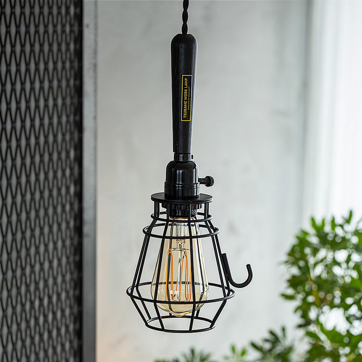 ペンダントライト 1灯 LED対応 ツバメ ワークランプ 引掛けシーリングタイプ gram eight グラムエイト ( ワイヤーランプ 照明 LED 引っ掛けシーリング 無骨 新潟 燕市 職人 木製ソケット 異素材 ライト トイレ おしゃれ ステンレス ) 【シルバー】 シルバー