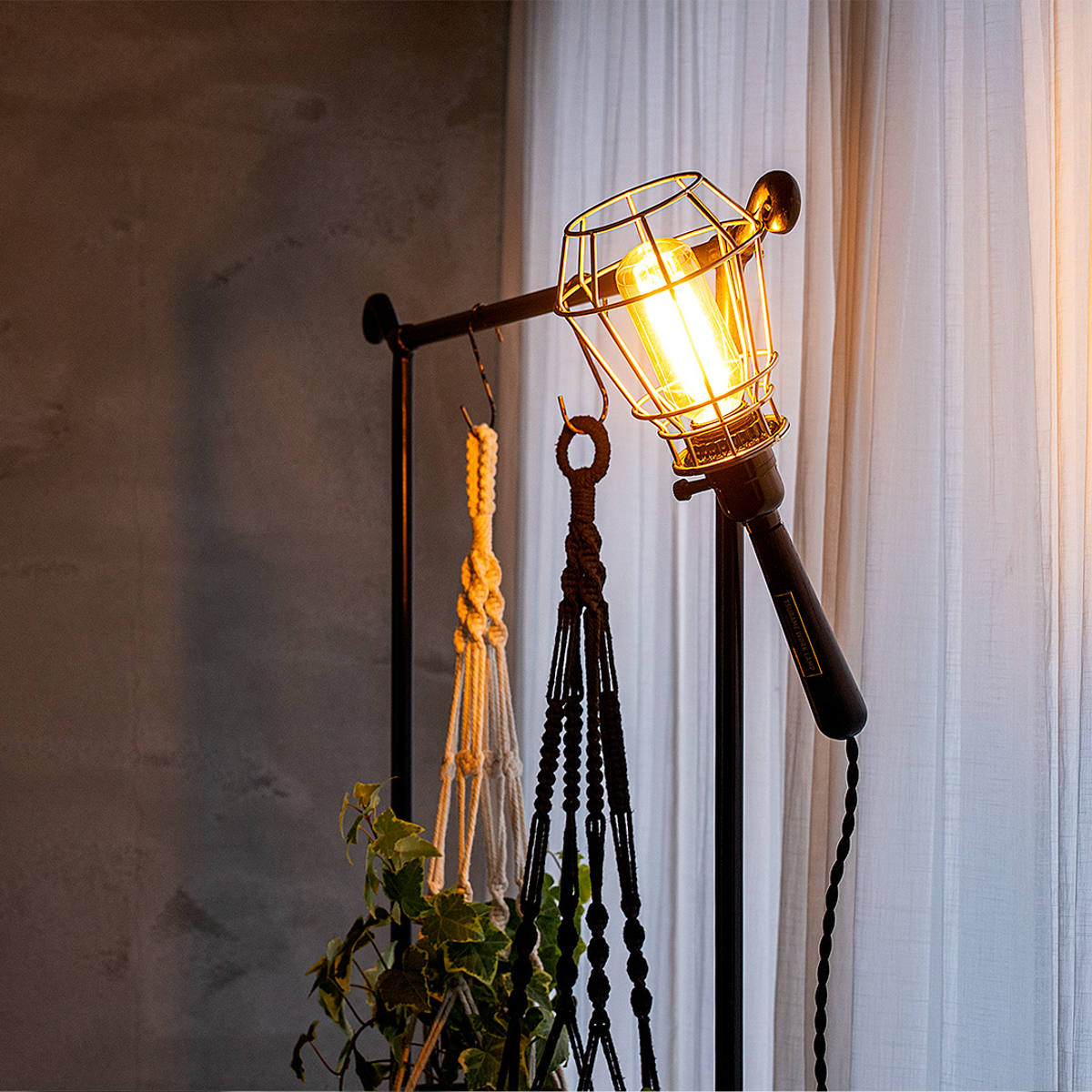 ペンダントライト 1灯 LED対応 ツバメ ワークランプ コンセントタイプ gram eight グラムエイト ( ワイヤーランプ 照明 LED 間接照明 ウォールライト 無骨 新潟 燕市 職人 木製ソケット 異素材 おしゃれ ステンレス フック付き ) 【シルバー】 シルバー