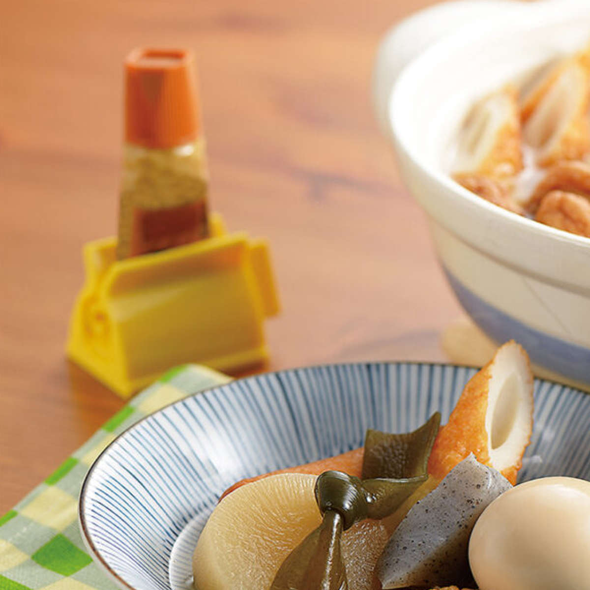 チューブ絞り チューブスタンド 日本製 ( チューブローラー チューブしぼり器 絞り出し スタンド 立てられる チューブホルダー チューブしぼり チューブ絞り器 スタンド型 自立型 便利グッズ エコグッズ キッチン小物 キッチン雑貨 ) 【ピンク】 ピンク