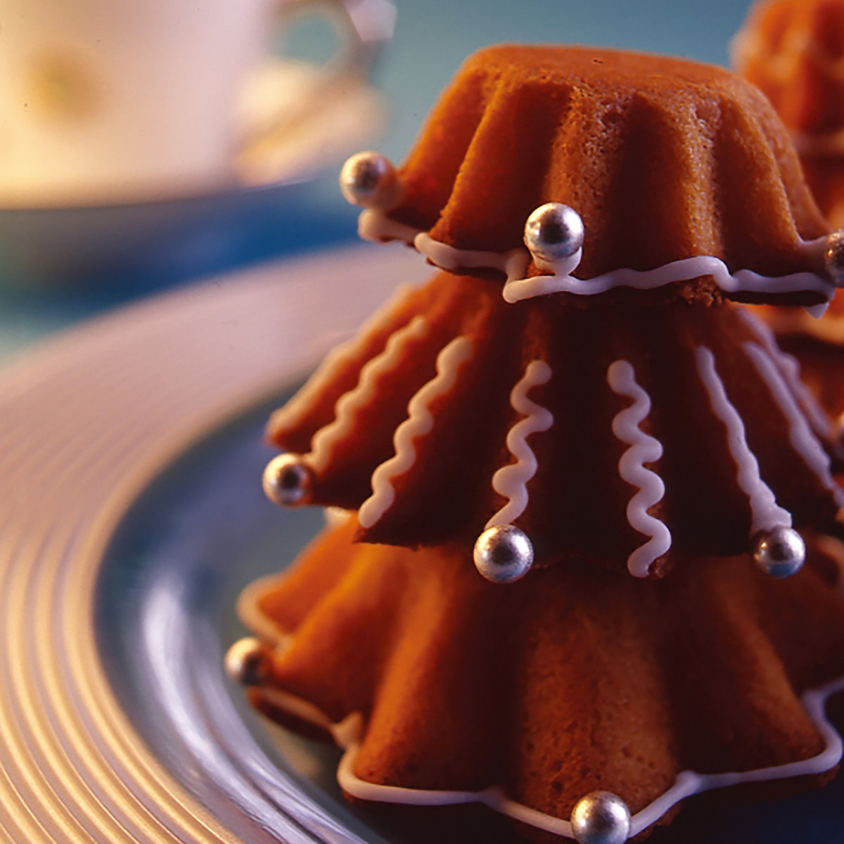 マドレーヌ型 アルミ箔 プチフール花型 大 中 小 ( マドレーヌ 型 焼き型 製菓道具 プチフール型 30枚入り カップケーキ タルト 手作り お菓子作り 使い捨て 焼き菓子 製菓グッズ ) 【小】 小