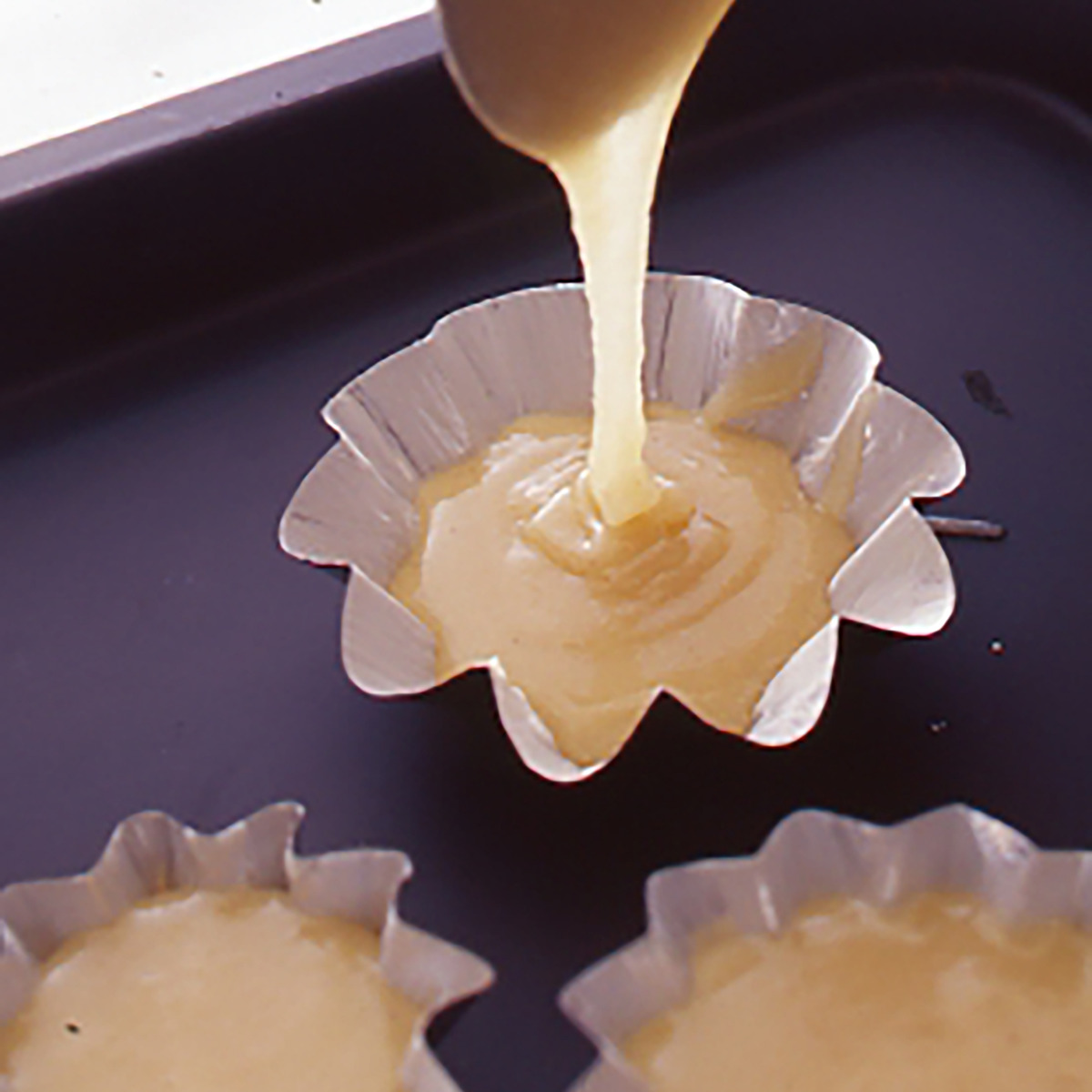 マドレーヌ型 アルミ箔 プチフール花型 大 中 小 ( マドレーヌ 型 焼き型 製菓道具 プチフール型 30枚入り カップケーキ タルト 手作り お菓子作り 使い捨て 焼き菓子 製菓グッズ ) 【小】 小