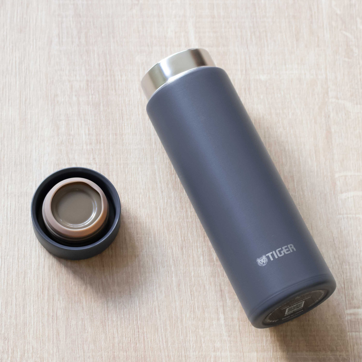 タイガー 水筒 300ml 真空断熱ボトル スリムマグ MMP-W031 ( タイガー魔法瓶 保温 保冷 パッキン一体 食洗機対応 マグボトル 直飲み おしゃれ マグ スリム 軽量 ステンレス 真空二重構造 ボトル スポーツ飲料対応 食洗機OK ) 【アイボリー】 アイボリー