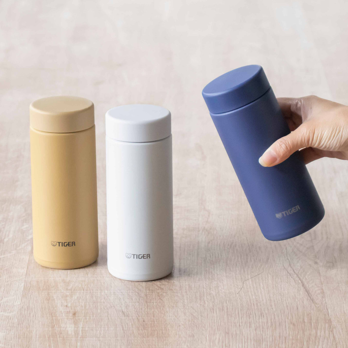 タイガー 水筒 350ml 真空断熱ボトル スクリューマグ MMZ-W351 ( タイガー魔法瓶 保温 保冷 パッキン一体 食洗機対応 マグボトル 直飲み おしゃれ マグ スリム 軽量 ステンレス 真空二重構造 ボトル スポーツ飲料対応 食洗機OK ) 【オフホワイト】 オフホワイト