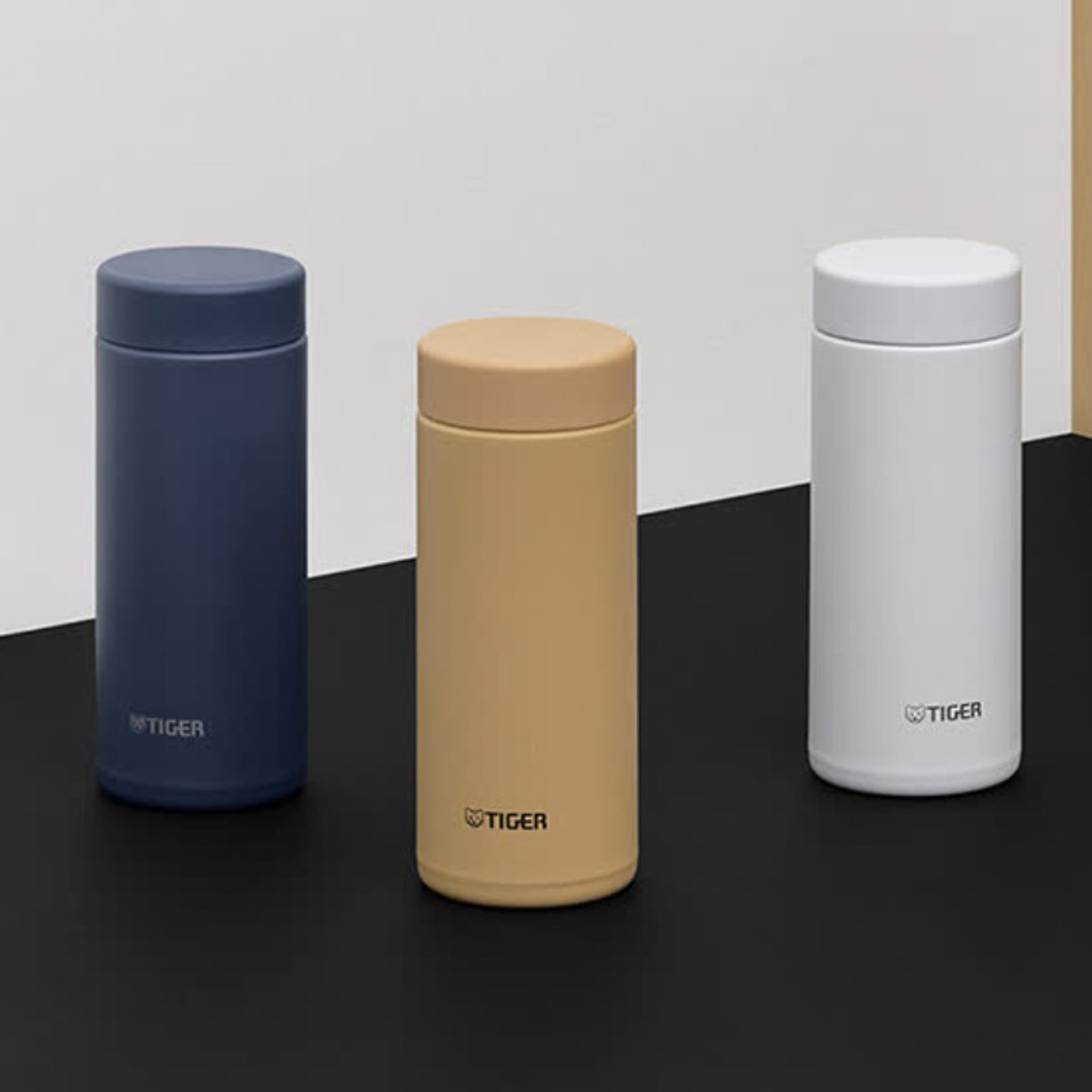 タイガー 水筒 350ml 真空断熱ボトル スクリューマグ MMZ-W351 ( タイガー魔法瓶 保温 保冷 パッキン一体 食洗機対応 マグボトル 直飲み おしゃれ マグ スリム 軽量 ステンレス 真空二重構造 ボトル スポーツ飲料対応 食洗機OK ) 【オフホワイト】 オフホワイト
