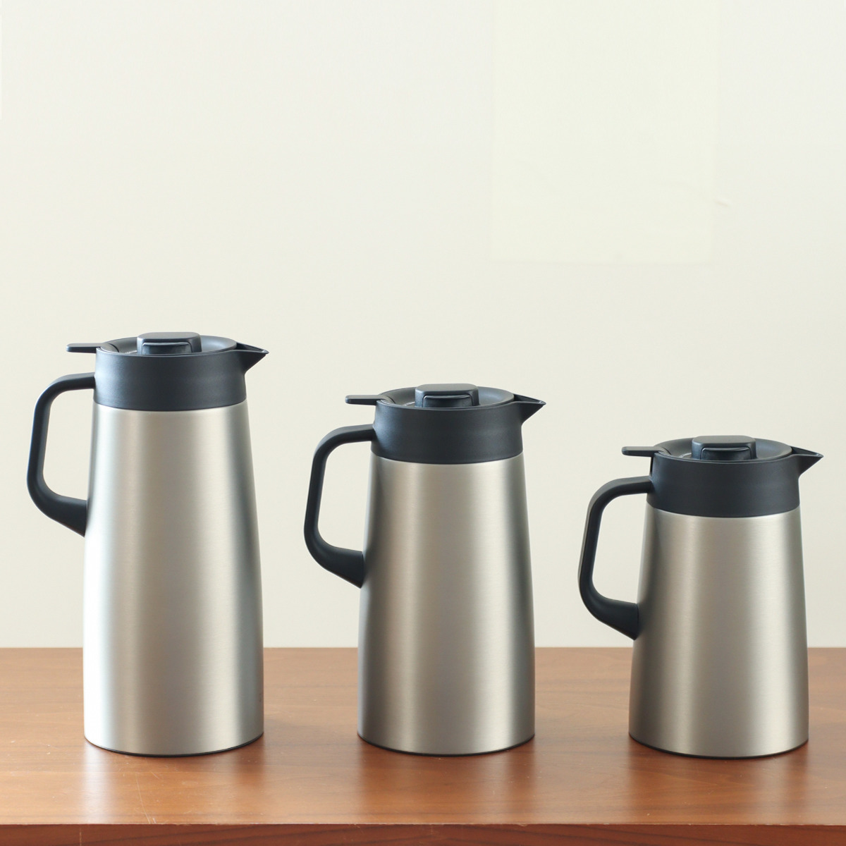 タイガー ポット プッシュレバー ( 1.6L ステンレスポット 魔法瓶 真空断熱 保温 保冷 卓上ポット 持ち運び ハンドル付き おしゃれ スタイリッシュ 北欧 モダン ) 【イーグレットホワイト】 イーグレットホワイト