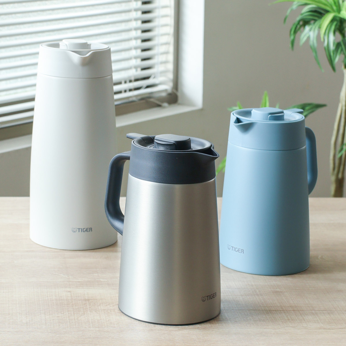 タイガー ポット プッシュレバー ( 1.6L ステンレスポット 魔法瓶 真空断熱 保温 保冷 卓上ポット 持ち運び ハンドル付き おしゃれ スタイリッシュ 北欧 モダン ) 【イーグレットホワイト】 イーグレットホワイト