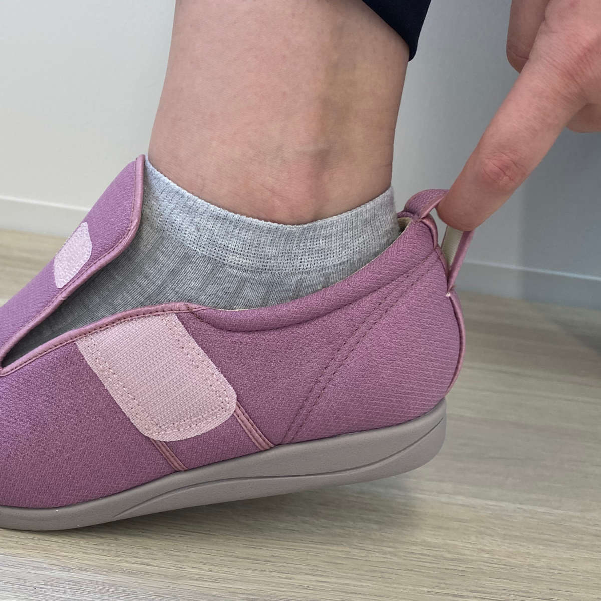介護シューズ あゆみ ダブルマジック3 左足 7E S~LL 施設用 ( 介護靴 靴 片足 レディース メンズ 室内 軽量 転倒予防 介護用 シンプル おしゃれ ケアシューズ 施設 屋内 男女兼用 高齢者 幅広 甲高 履きやすい 軽い ) 【紫M】 紫M