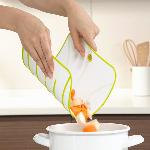 まな板 すべり止め付き シートタイプ L すべりにくいシートまな板 ホワイト ( まないた マナイタ 俎板 シートまな板 おすすめ 薄い 薄型 軽量 滑り止め 曲がる カッティングボード キッチンツール 下ごしらえ 柔らかい ) 【グリーン】 グリーン