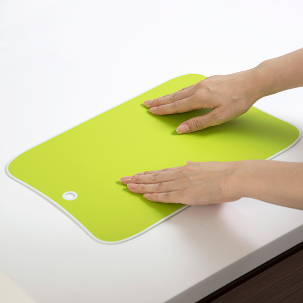 まな板 すべり止め付き シートタイプ L すべりにくいシートまな板 ホワイト ( まないた マナイタ 俎板 シートまな板 おすすめ 薄い 薄型 軽量 滑り止め 曲がる カッティングボード キッチンツール 下ごしらえ 柔らかい ) 【グリーン】 グリーン
