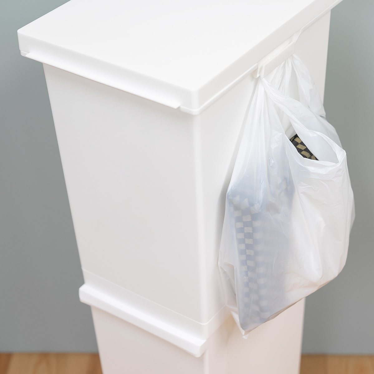 ゴミ箱 36L 2段 ネオカラー分別スリムペダル ( ごみ箱 36リットル 5分別 分別 ペダル式 スリム 縦型 キッチン ふた付き 角型 袋止め付き フック付き 上段 下段 ホワイト 白 シンプル ブラック 黒 ) 【ホワイト】 ホワイト