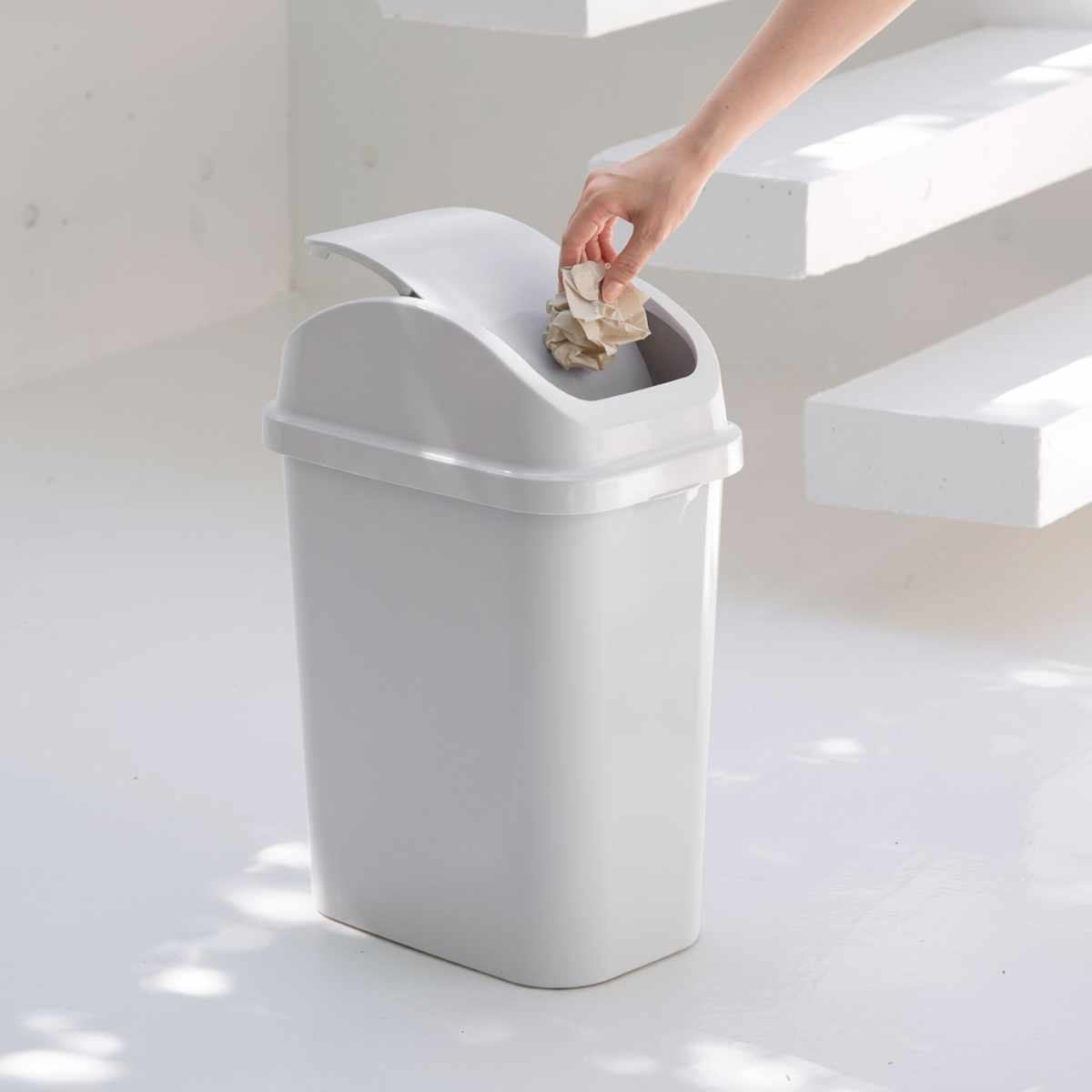 ゴミ箱 25L セパ スイング ふた付き ( ごみ箱 25リットル スイングふた 縦型 スリム キッチン リビング くず入れ ダストボックス シンプル 無地 )