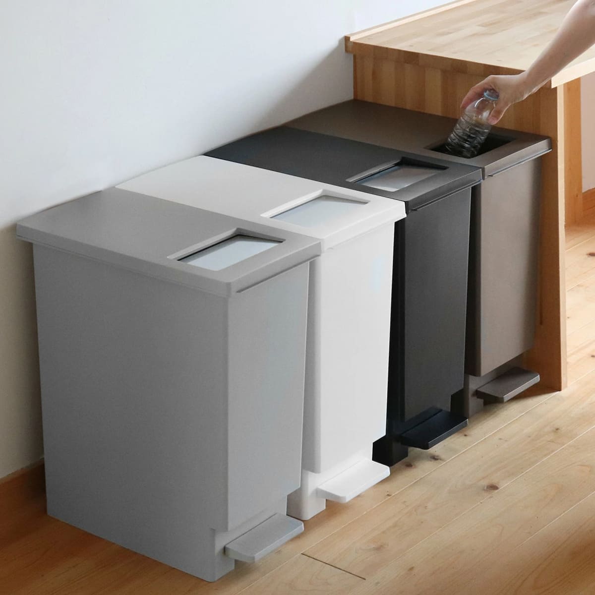 ゴミ箱 45L 同色3個セット ペダル ユニード プッシュ&ペダル ( 45リットル ふた付き 分別キッチン ダストボックス スリム 分別ゴミ箱 棚下 カウンター下 縦型 角型 ペダルペール 蓋付き シンプル おしゃれ ) 【チャコールブラック】 チャコールブラック