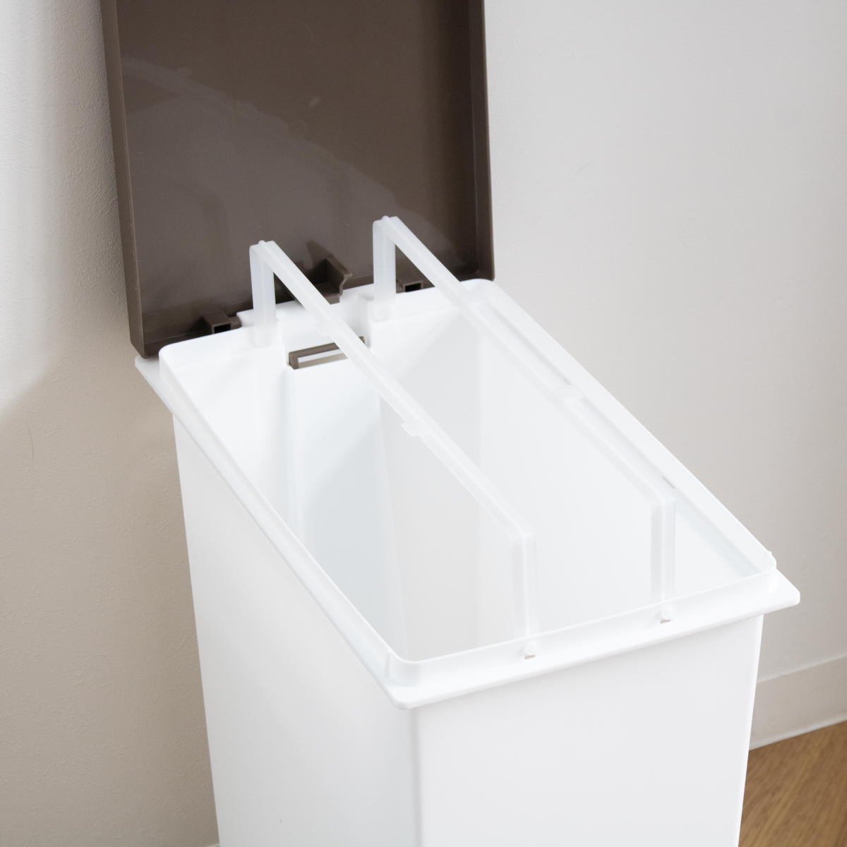 ゴミ箱 45L スリムペダル ふた付き ( ごみ箱 45リットル スリム ペダル キッチン 分別 ダストボックス 縦型 シンプル おしゃれ 分別ゴミ箱 蓋付き 屑入れ 屑箱 袋止め ペール 台所 リビング 部屋 子供 大容量 ペダル式 ) 【Nブラウン】 Nブラウン