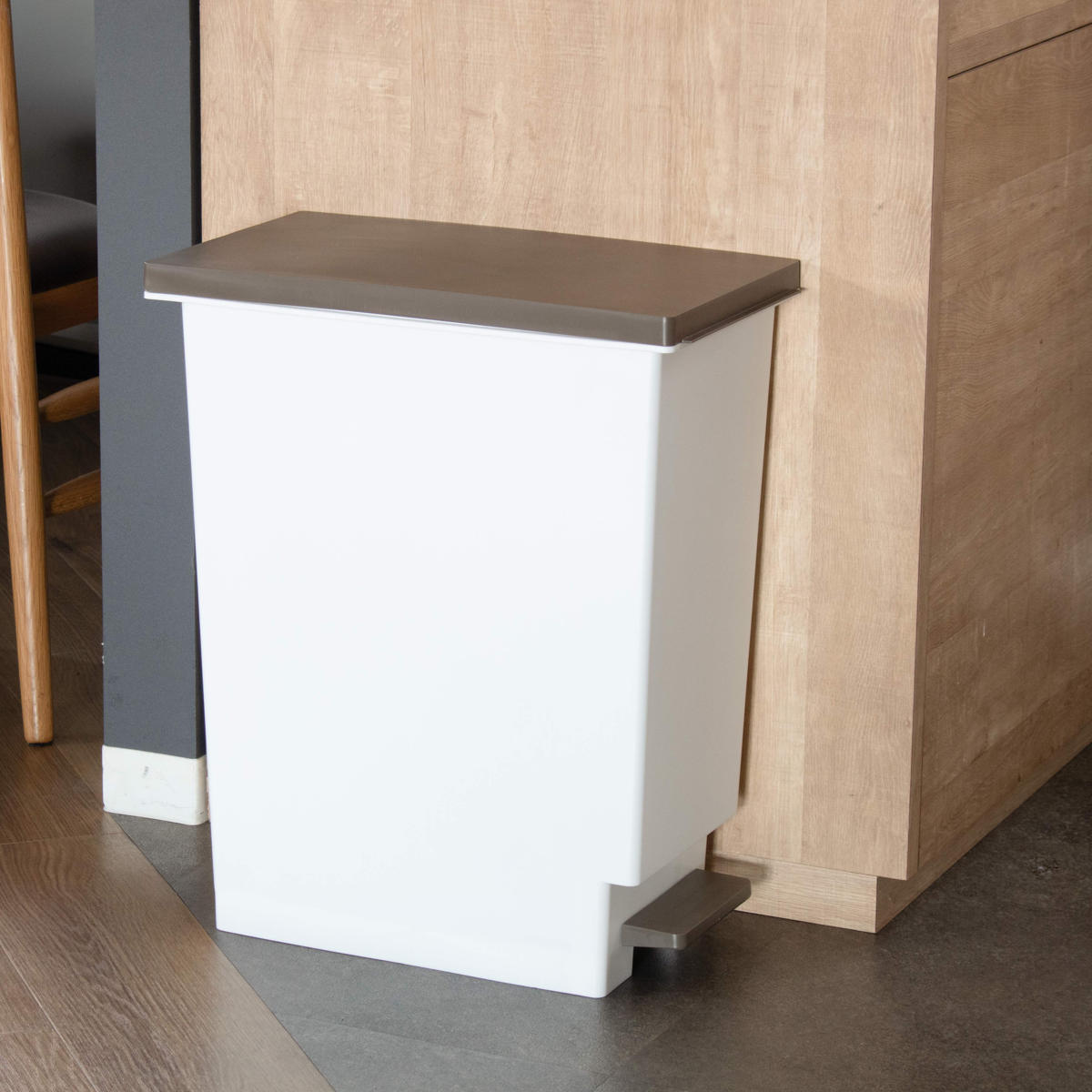 ゴミ箱 45L スリムペダル ふた付き ( ごみ箱 45リットル スリム ペダル キッチン 分別 ダストボックス 縦型 シンプル おしゃれ 分別ゴミ箱 蓋付き 屑入れ 屑箱 袋止め ペール 台所 リビング 部屋 子供 大容量 ペダル式 ) 【Nブラウン】 Nブラウン