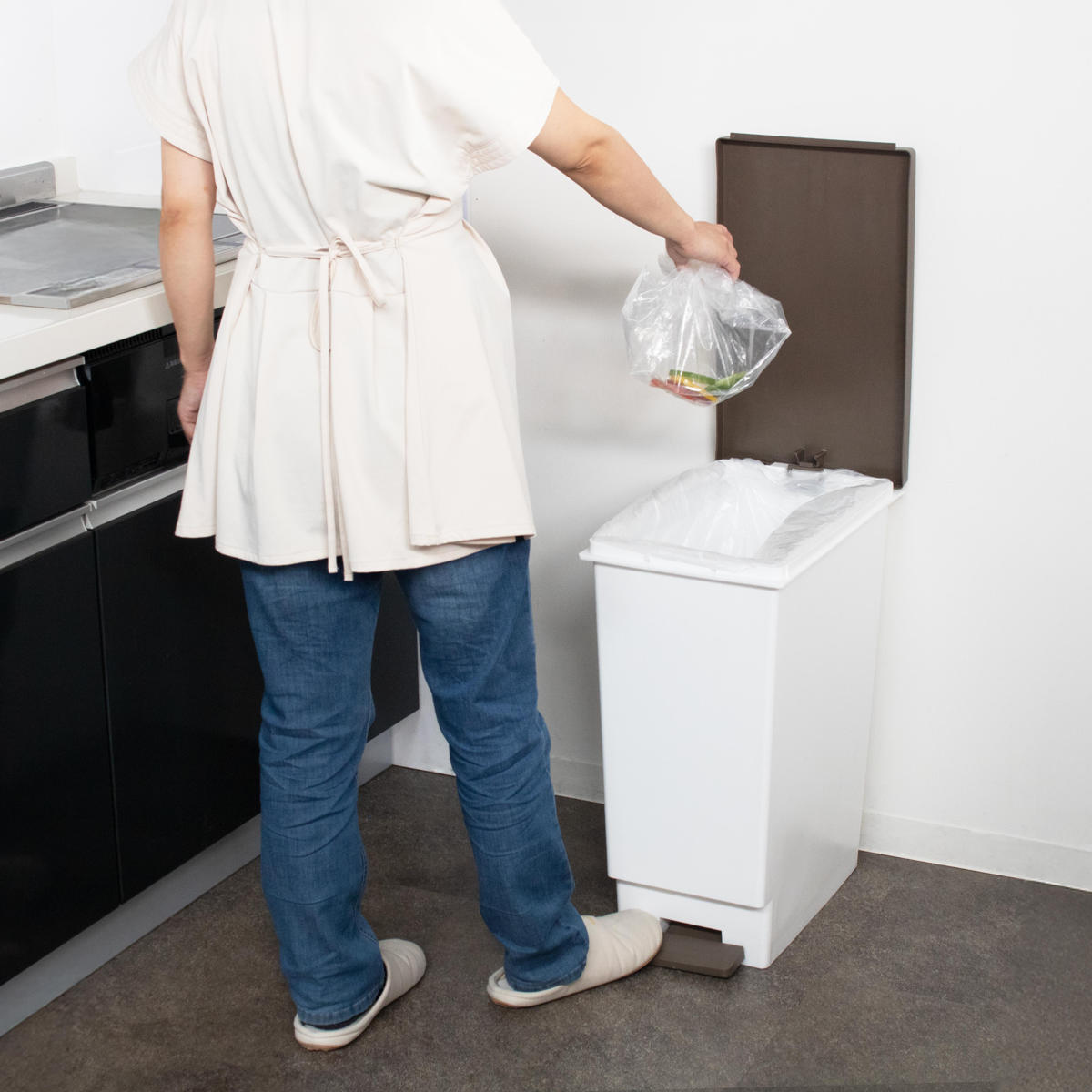 ゴミ箱 45L 同色2個セット スリムペダル ふた付き ( ごみ箱 45リットル 同色 2個 まとめ買い セット スリム ペダル キッチン 分別 ダストボックス 縦型 シンプル おしゃれ 分別ゴミ箱 蓋付き 屑入れ 屑箱 袋止め ) 【ブラウン】 ブラウン