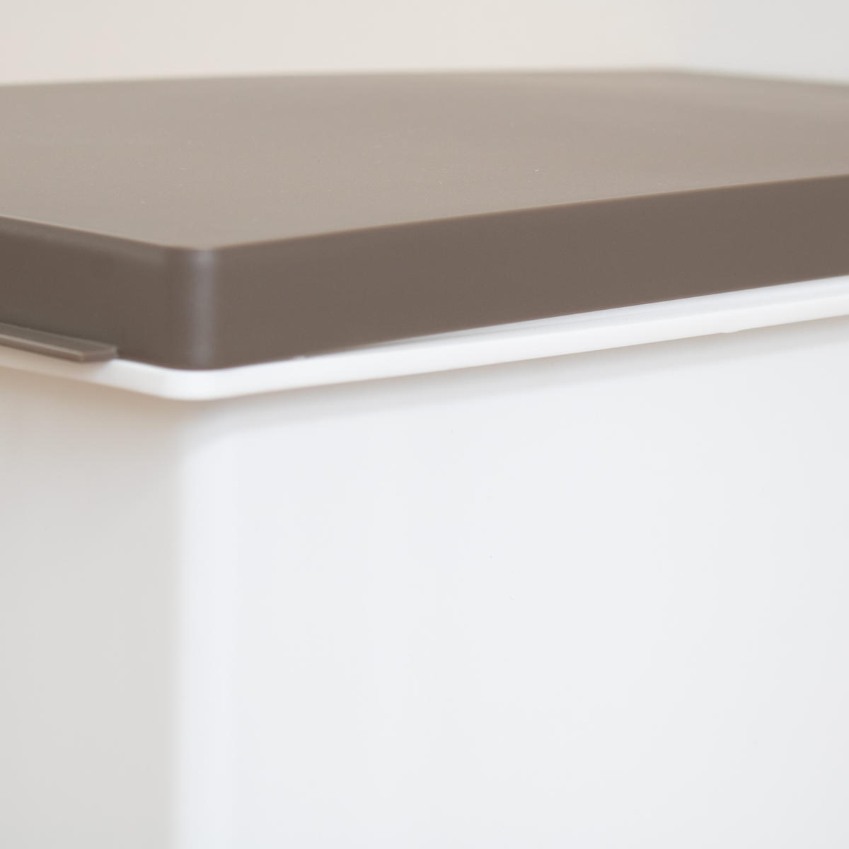 ゴミ箱 20L スリムペダル ふた付き ( ごみ箱 20リットル スリム ペダル キッチン 分別 ダストボックス 縦型 シンプル おしゃれ 分別ゴミ箱 蓋付き 屑入れ 屑箱 袋止め ペール 台所 リビング 部屋 子供 大容量 ペダル式 ) 【ブラウン】 ブラウン