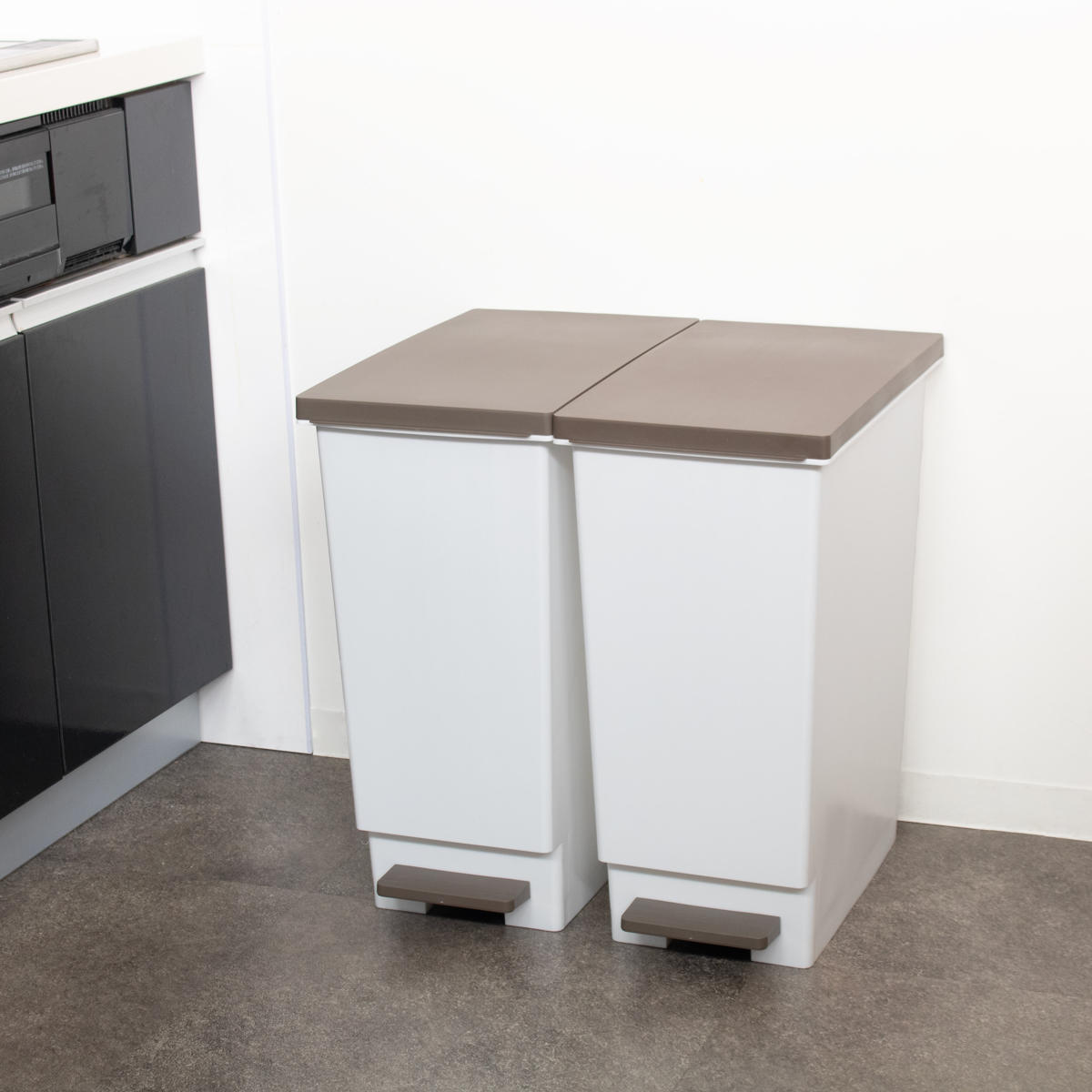 ゴミ箱 20L スリムペダル ふた付き ( ごみ箱 20リットル スリム ペダル キッチン 分別 ダストボックス 縦型 シンプル おしゃれ 分別ゴミ箱 蓋付き 屑入れ 屑箱 袋止め ペール 台所 リビング 部屋 子供 大容量 ペダル式 ) 【ブラウン】 ブラウン