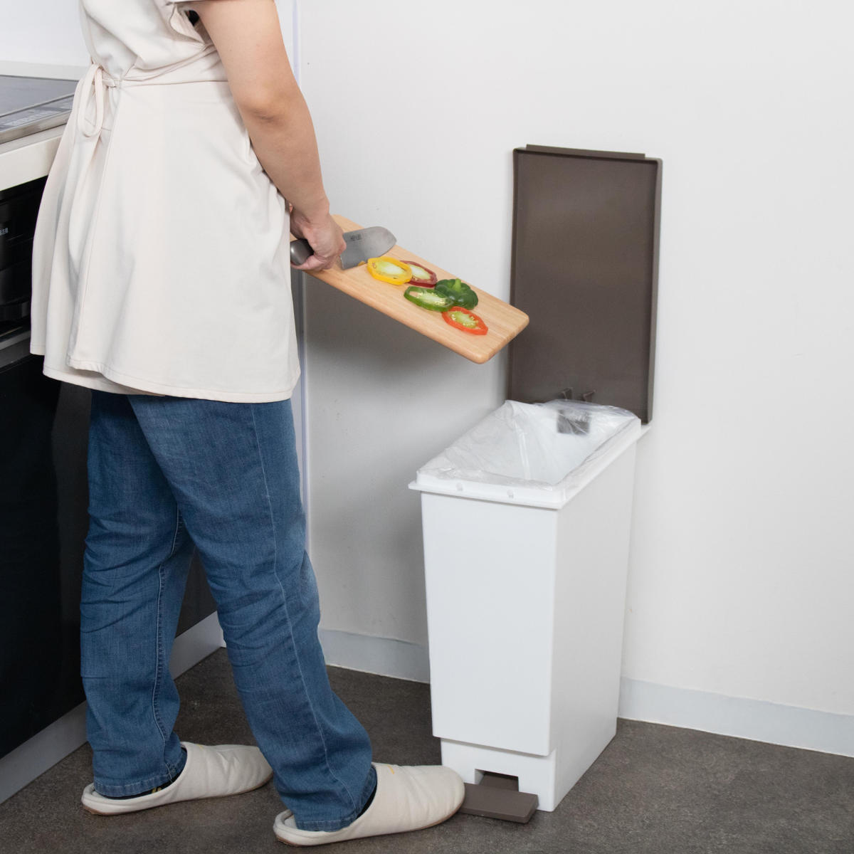 ゴミ箱 20L スリムペダル ふた付き ( ごみ箱 20リットル スリム ペダル キッチン 分別 ダストボックス 縦型 シンプル おしゃれ 分別ゴミ箱 蓋付き 屑入れ 屑箱 袋止め ペール 台所 リビング 部屋 子供 大容量 ペダル式 ) 【ブラウン】 ブラウン