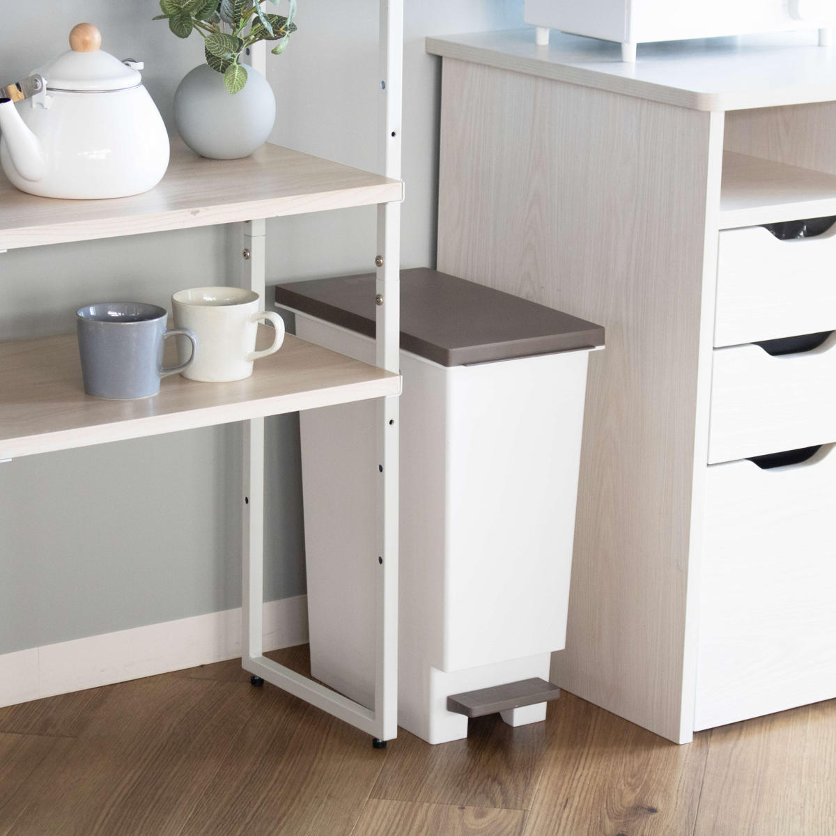 ゴミ箱 20L スリムペダル ふた付き ( ごみ箱 20リットル スリム ペダル キッチン 分別 ダストボックス 縦型 シンプル おしゃれ 分別ゴミ箱 蓋付き 屑入れ 屑箱 袋止め ペール 台所 リビング 部屋 子供 大容量 ペダル式 ) 【ブラウン】 ブラウン