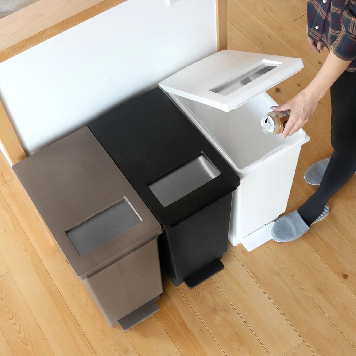 ゴミ箱 30L 同色3個セット ユニード プッシュ&ペダル ( 30リットル ふた付き 分別 キッチン ダストボックス スリム 分別ゴミ箱 棚下 カウンター下 縦型 角型 ペダルペール 蓋付き シンプル おしゃれ 小窓 ) 【ブラック】 ブラック