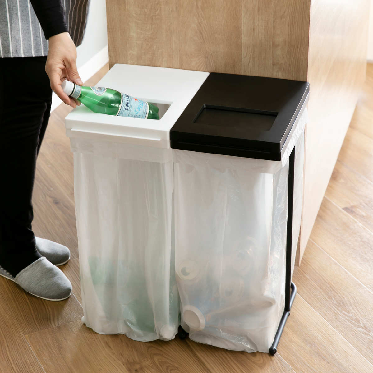 ゴミ箱 45L 同色2個セット ユニード ゴミ袋ホルダー 小窓付き ( ごみ箱 45リットル ポリ袋ホルダー 分別 スリム ふた付き 袋ホルダー 大容量 棚下 収納 省スペース 清潔 ゴミ袋 ホルダー 中身が見える ) 【ホワイト】 ホワイト