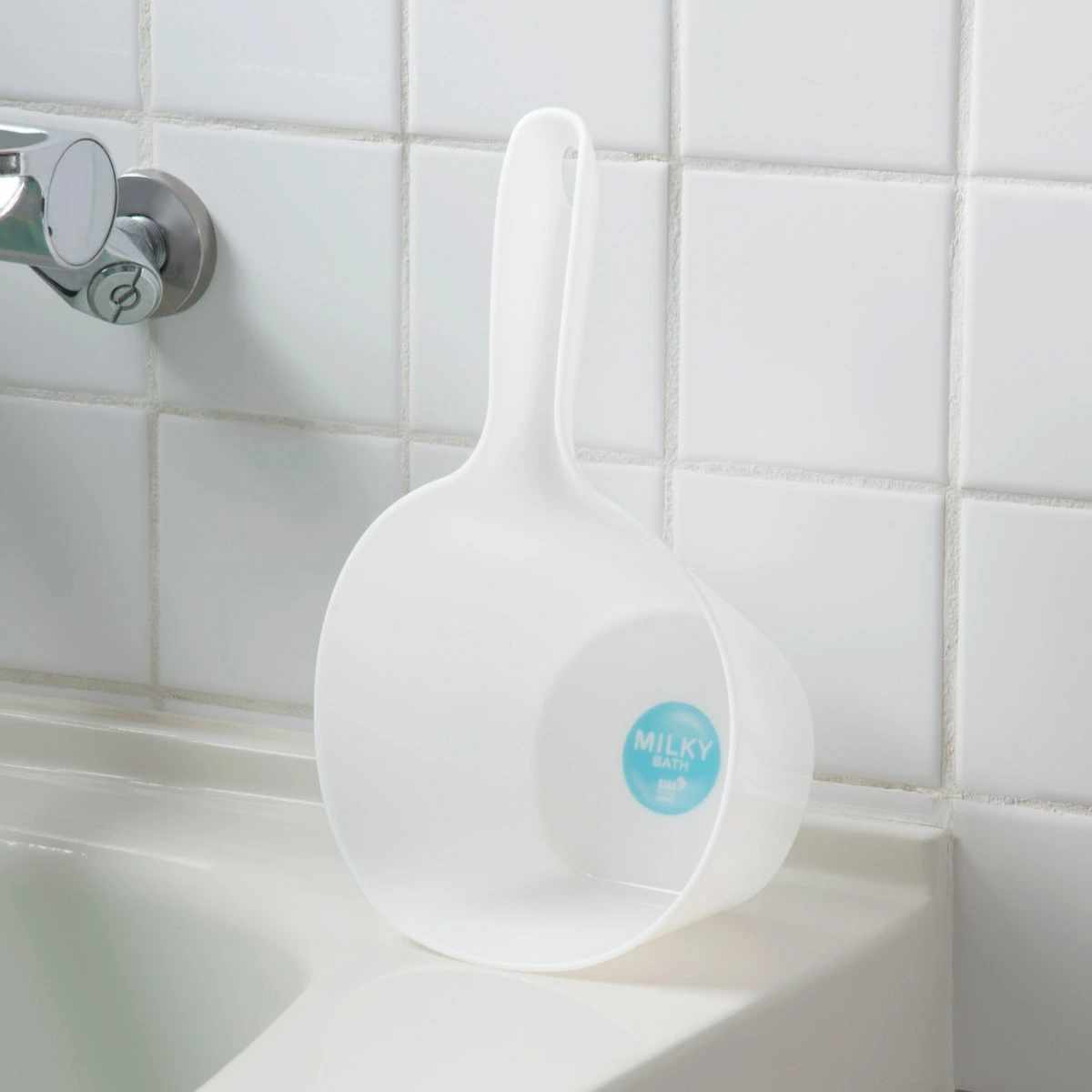 手桶 ミルキーバス 洗面器 ( 手おけ 風呂おけ 桶 抗菌 立てれる フック穴付き 日本製 バス用品 風呂桶 立てて収納 抗菌加工 ブルー ホワイト ) 【ブルー】 ブルー