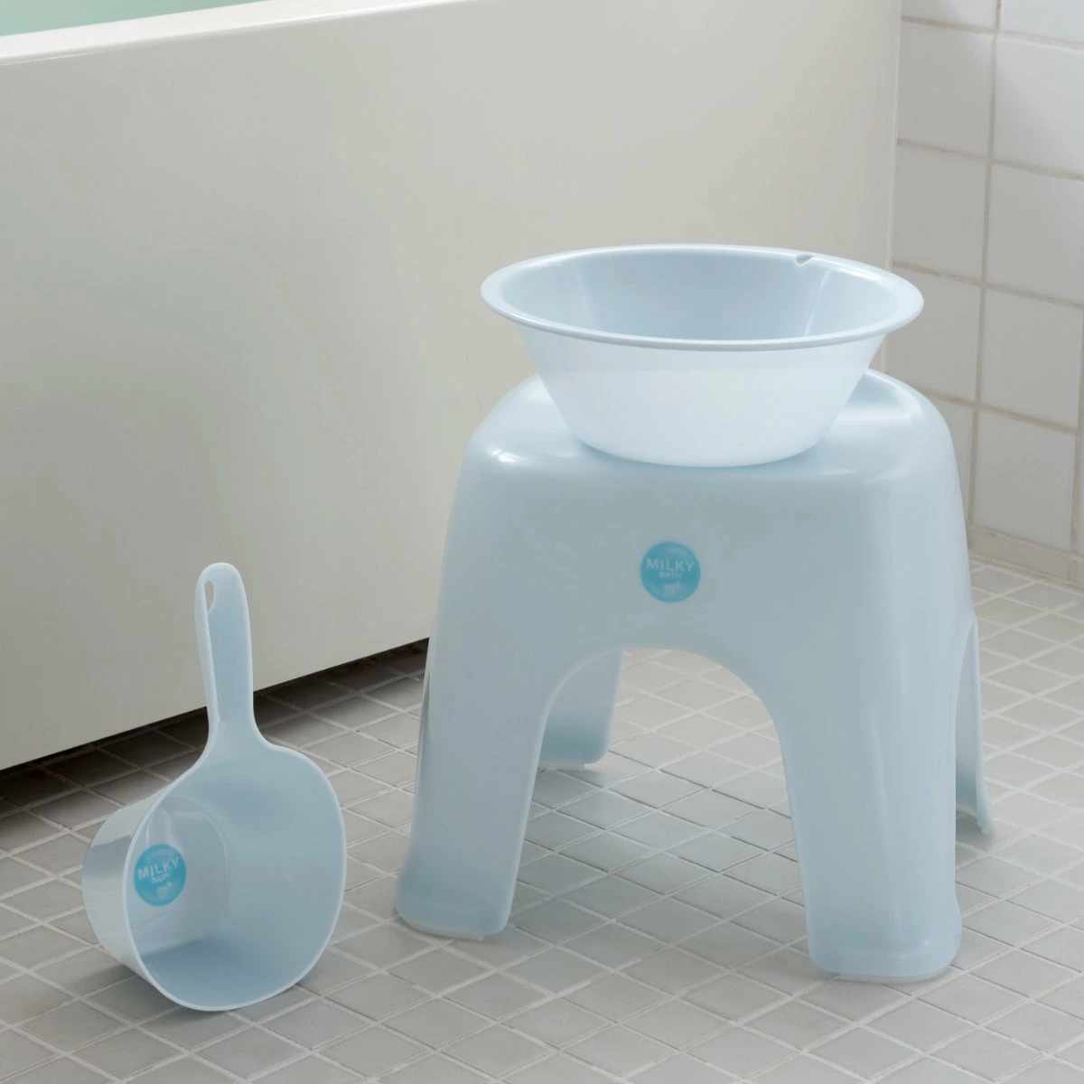 手桶 ミルキーバス 洗面器 ( 手おけ 風呂おけ 桶 抗菌 立てれる フック穴付き 日本製 バス用品 風呂桶 立てて収納 抗菌加工 ブルー ホワイト ) 【ブルー】 ブルー