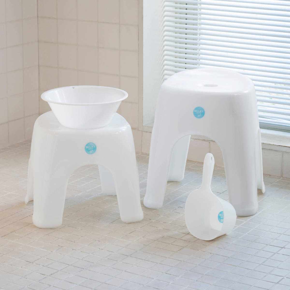 手桶 ミルキーバス 洗面器 ( 手おけ 風呂おけ 桶 抗菌 立てれる フック穴付き 日本製 バス用品 風呂桶 立てて収納 抗菌加工 ブルー ホワイト ) 【ブルー】 ブルー