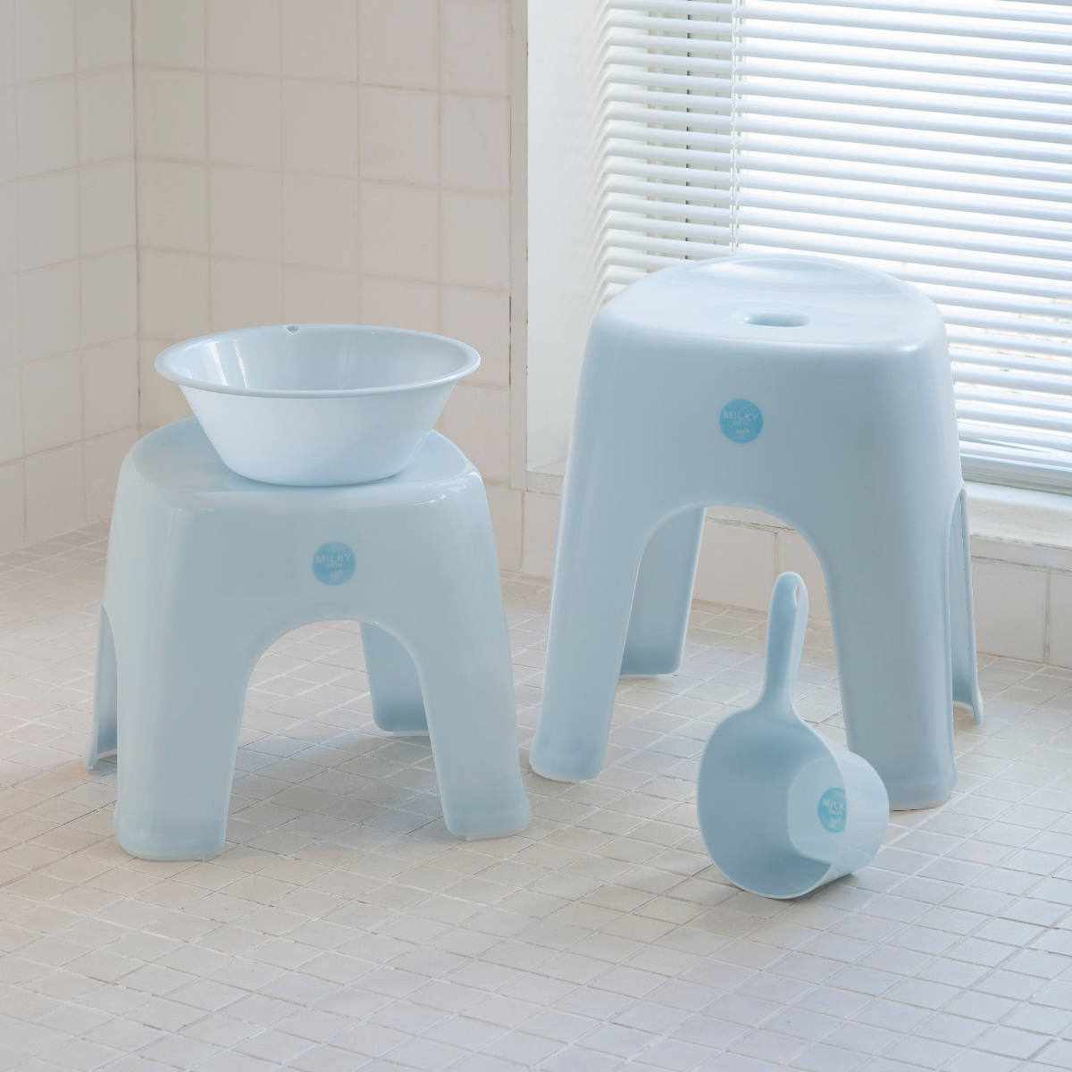 手桶 ミルキーバス 洗面器 ( 手おけ 風呂おけ 桶 抗菌 立てれる フック穴付き 日本製 バス用品 風呂桶 立てて収納 抗菌加工 ブルー ホワイト ) 【ブルー】 ブルー