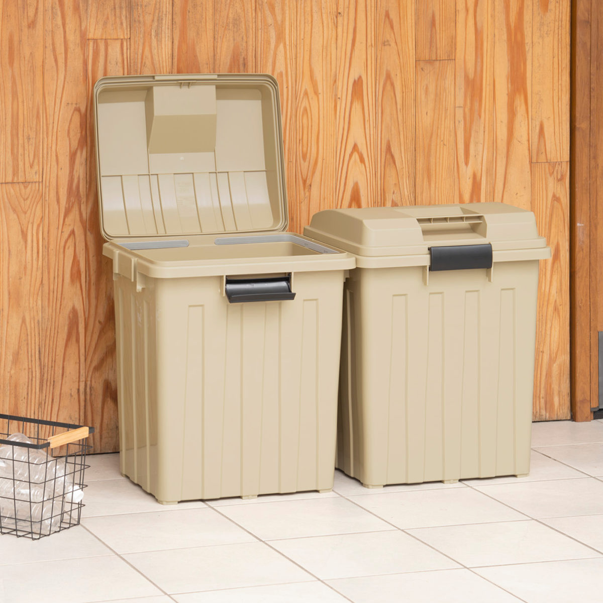 ゴミ箱 70L 屋外兼用 連結ハンドルペール ( ごみ箱 70リットル 屋外 屋内 大容量 連結可能 ハンドル 外用 大きい ふた付き シンプル おしゃれ ハンドルペール 分別 収納庫 ストッカー 収納 玄関 ) 【カーキ】 カーキ
