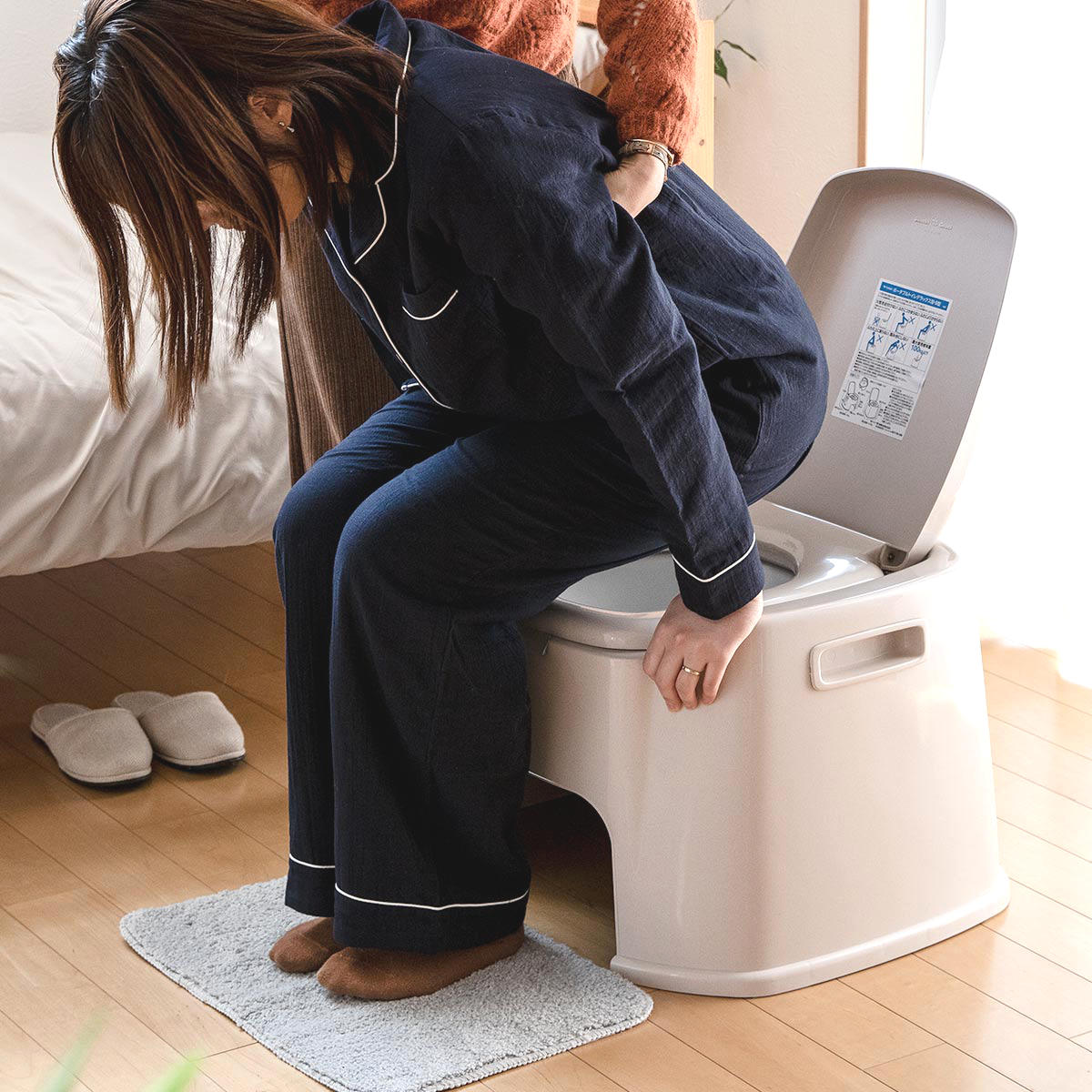 ポータブルトイレ デラックス型 バケツ付き 介護 ( 介護用トイレ 福祉 排泄関連用品 背もたれ 介護用 防災 非常用 簡易 トンボ TONBO バリアフリー )