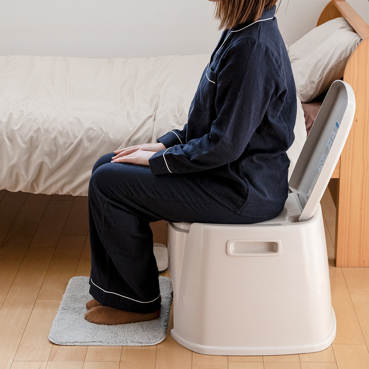 ポータブルトイレ デラックス型 バケツ付き 介護 ( 介護用トイレ 福祉 排泄関連用品 背もたれ 介護用 防災 非常用 簡易 トンボ TONBO バリアフリー )