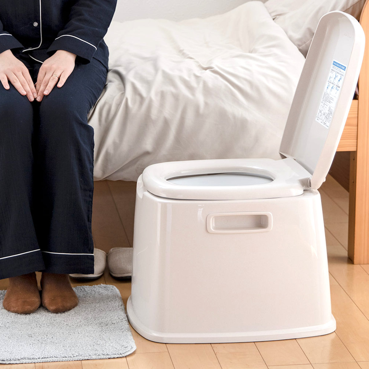 ポータブルトイレ S型 コンパクト バケツ付き 介護 ( 介護用トイレ 福祉 排泄関連用品 背もたれ 介護用 防災 非常用 簡易 トンボ TONBO バリアフリー )