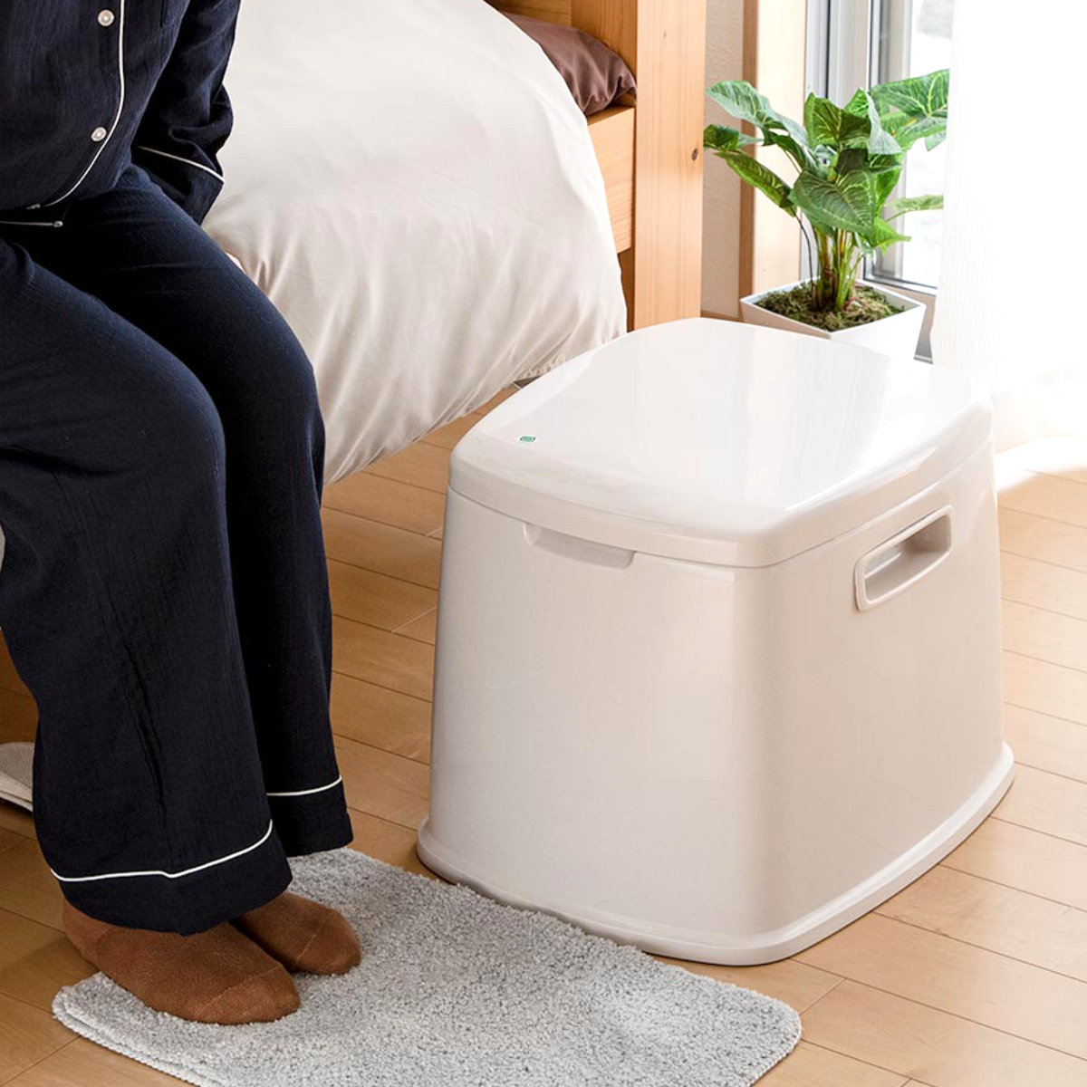 ポータブルトイレ S型 コンパクト バケツ付き 介護 ( 介護用トイレ 福祉 排泄関連用品 背もたれ 介護用 防災 非常用 簡易 トンボ TONBO バリアフリー )