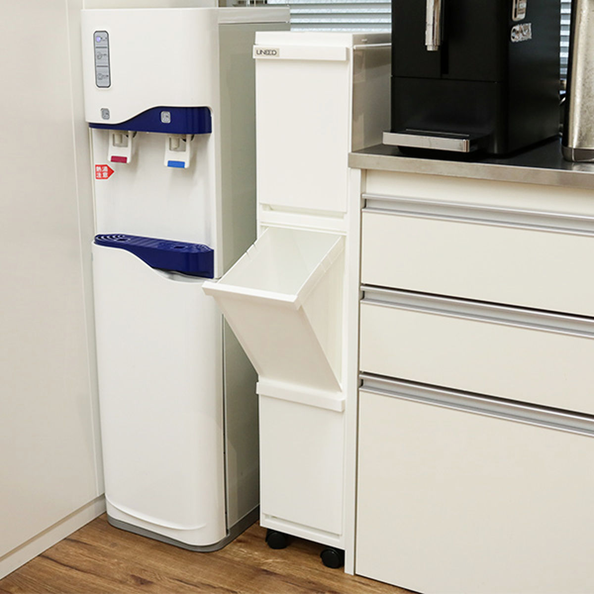 ゴミ箱 分別 30L 3段 ユニード スリムペール ( ごみ箱 ダストボックス 30リットル キッチン ふた付き 3分別 省スペース 大容量 スリム キャスター付き 分別ゴミ箱 縦型 コンパクト プッシュ式 多段 隙間 収納ワゴン キッチン収納 ) 【ブラック】 ブラック