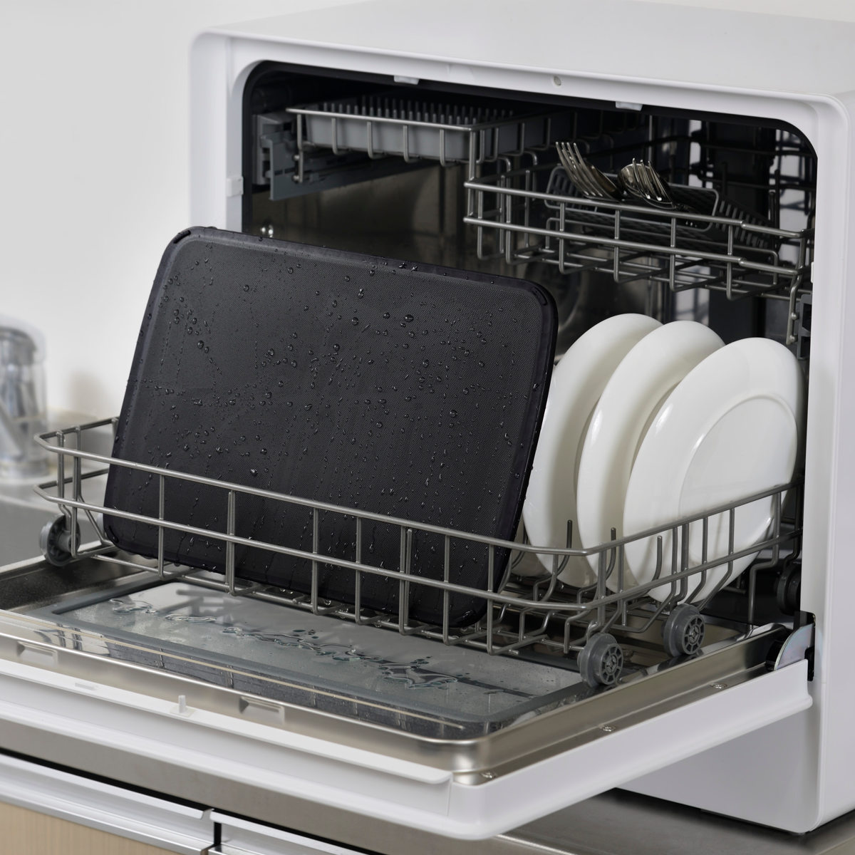 まな板 23×34cm 食洗機対応 日本製 軽い・見やすいまな板 ( 抗菌まな板 カッティングボード 俎板 抗菌加工 すべり止め付き 軽量 両面 耐熱 下ごしらえ ブラック 抗菌 清潔 キッチンツール )