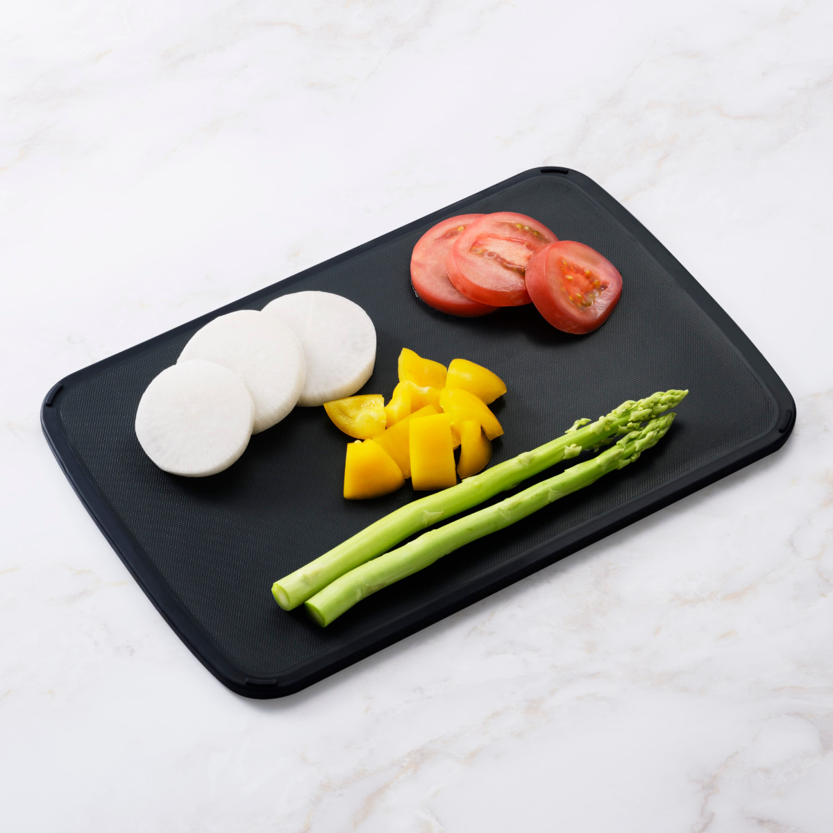 まな板 23×34cm 食洗機対応 日本製 軽い・見やすいまな板 ( 抗菌まな板 カッティングボード 俎板 抗菌加工 すべり止め付き 軽量 両面 耐熱 下ごしらえ ブラック 抗菌 清潔 キッチンツール )