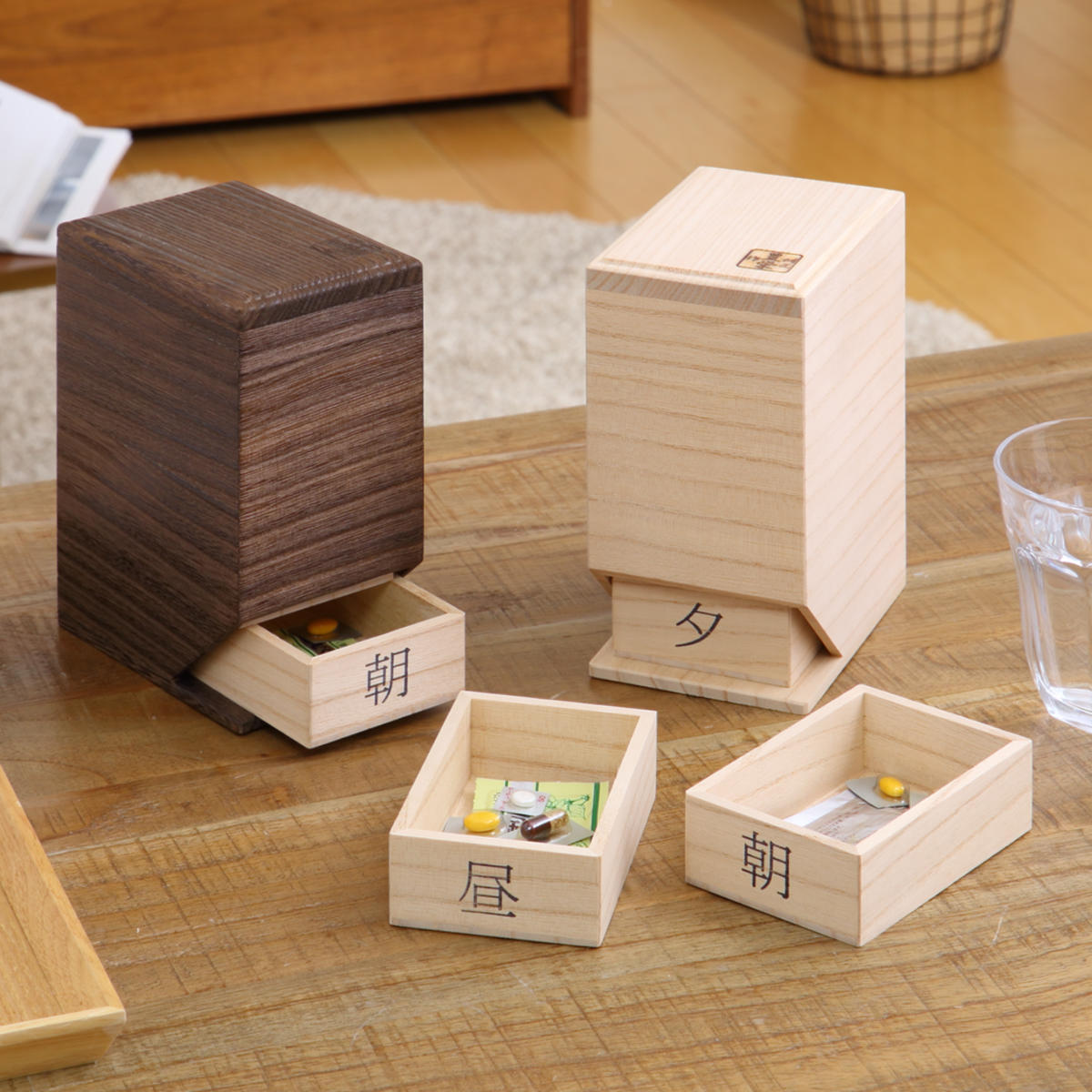 薬ケース 桐の薬入れ 無地 1日4回タイプ 1日分 桐製 ( 薬入れ お薬ケース 薬箱 引き出し くすりケース 収納 薬 くすり くすり箱 朝 昼 夜 就寝前 薬管理 粉薬 桐 木製 錠剤 ピルケース 飲み忘れ 間違え 防止 おしゃれ 和風 )