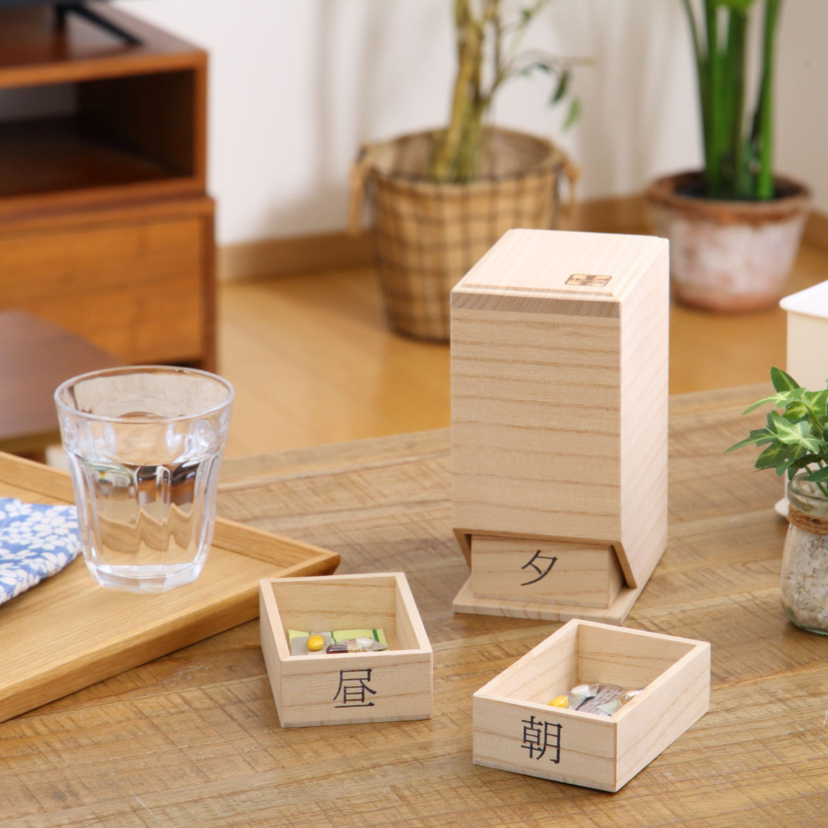薬ケース 桐の薬入れ 無地 1日4回タイプ 1日分 桐製 ( 薬入れ お薬ケース 薬箱 引き出し くすりケース 収納 薬 くすり くすり箱 朝 昼 夜 就寝前 薬管理 粉薬 桐 木製 錠剤 ピルケース 飲み忘れ 間違え 防止 おしゃれ 和風 )
