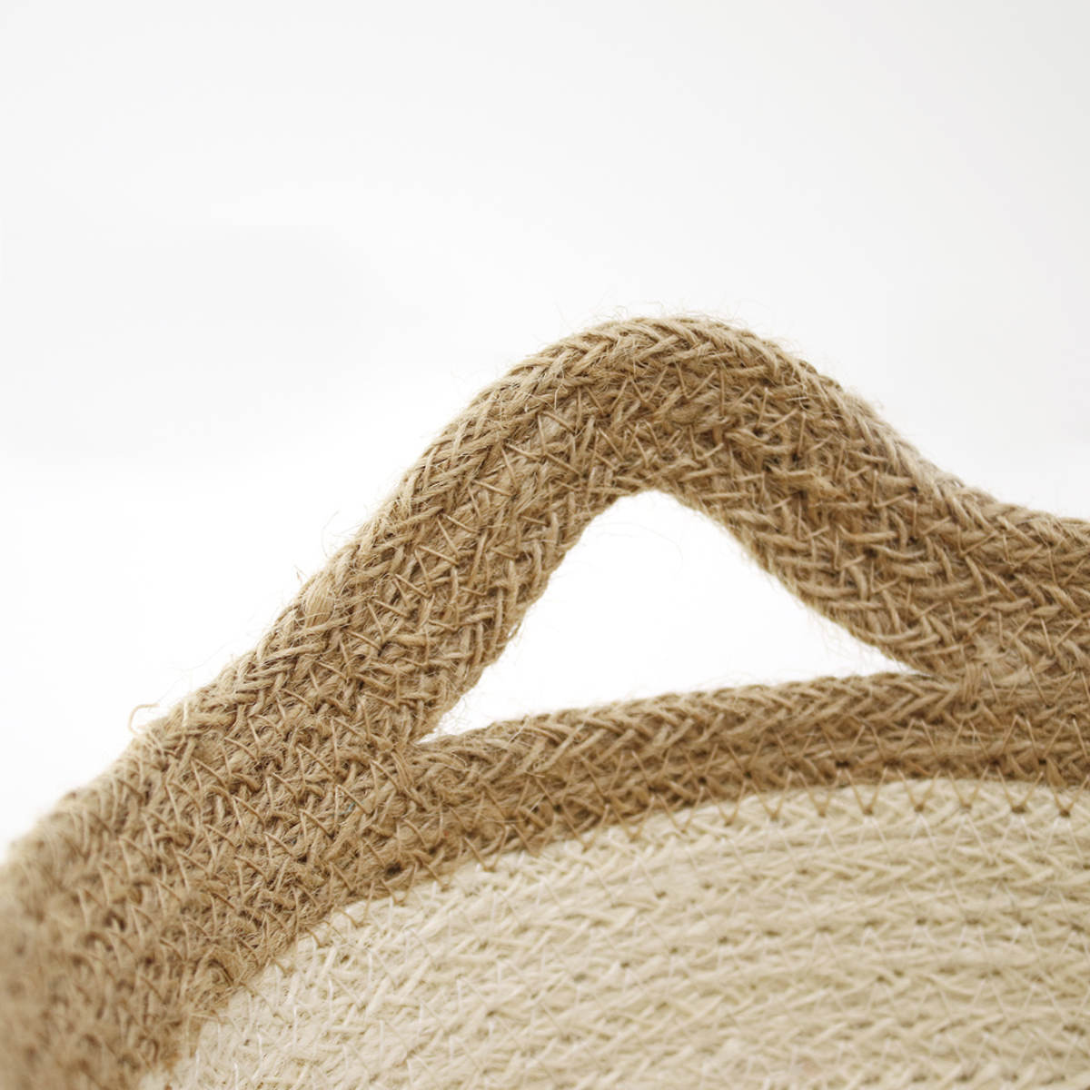 かご コニカルジュートトレイ ハンドル付き 小物入れ ( バスケット カゴ 収納 小物収納 ジュート ハンドメイド 籠 小物ケース トレー トレイ 収納バスケット 持ち手付き 麻 ナチュラル ) 【ブラック】 ブラック