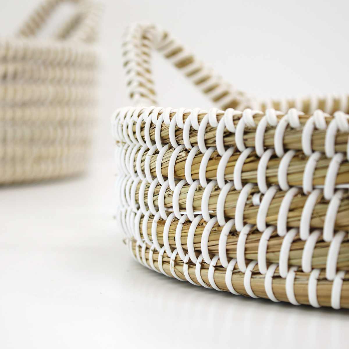 かご ラウンドバスケット S M L 3個組 持ち手 ( バスケット カゴ 収納 小物収納 シーグラス ハンドメイド 籠 小物ケース 収納バスケット トレー トレイ 水草 ナチュラル 手編み 手作り )