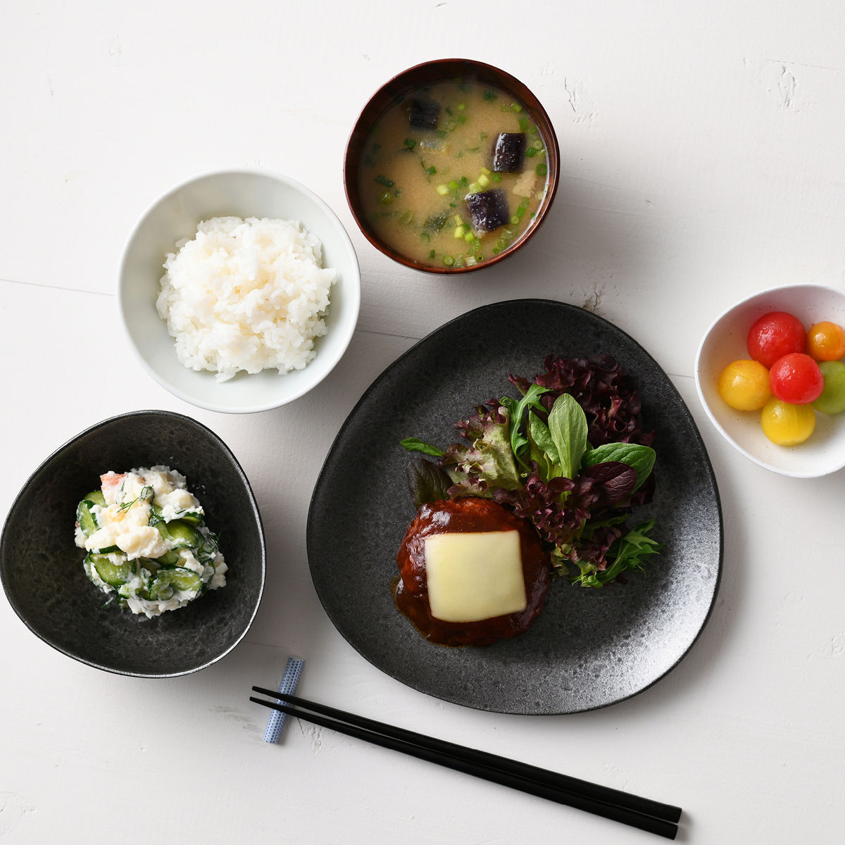 茶碗 むすび碗 特大 ( 10.7cm 食洗機対応 電子レンジ対応 アルミ 陶器風 ボウル 小鉢 鉢 器 うつわ 皿 深皿 食器 日本製 軽い 割れにくい 丈夫 おしゃれ 和モダン 和食器 和食 ) 【黒釉】 黒釉