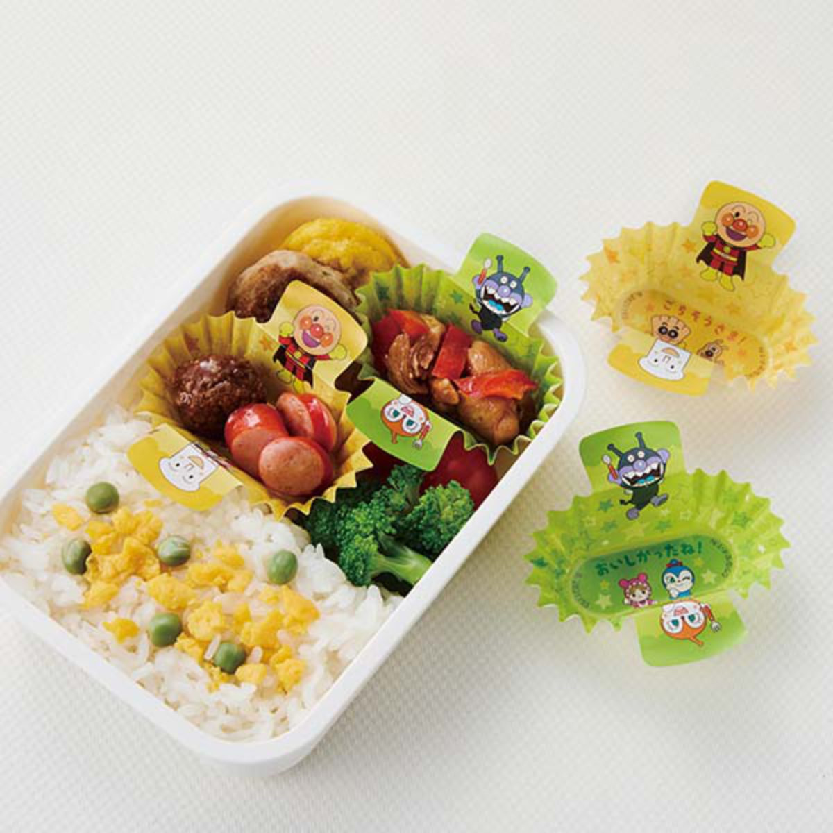 それいけ！アンパンマン 抱きつきおべんとうカップ 14枚入 （ 14枚入り お弁当カップ お弁当グッズ キャラ弁 子供用 レンジ対応 日本製 レンジOK おかず入れ おべんとうカップ デコ弁 子ども用 おかず容器 お弁当用品 ）